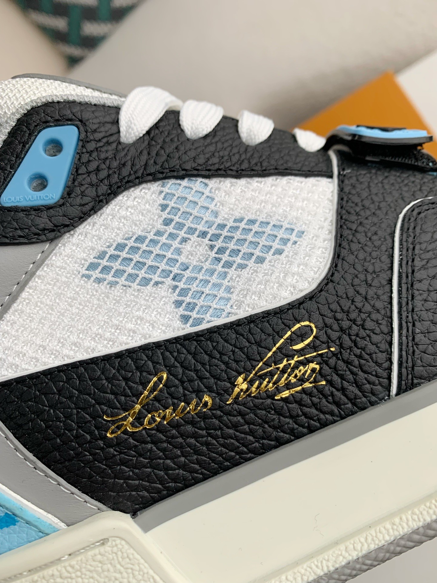 LOUIS VUITTON TRAINER SNEAKERS