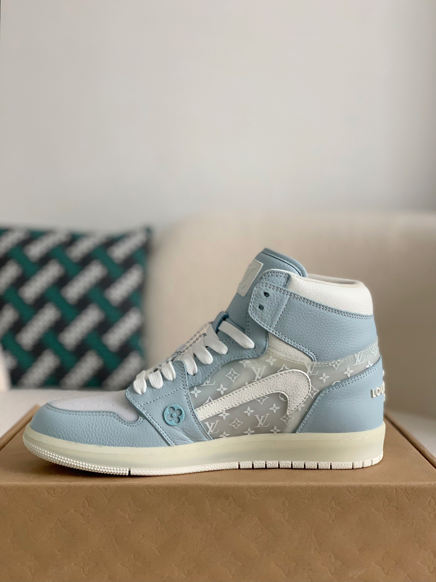 Louis Vuitton Jordan1 sneaker