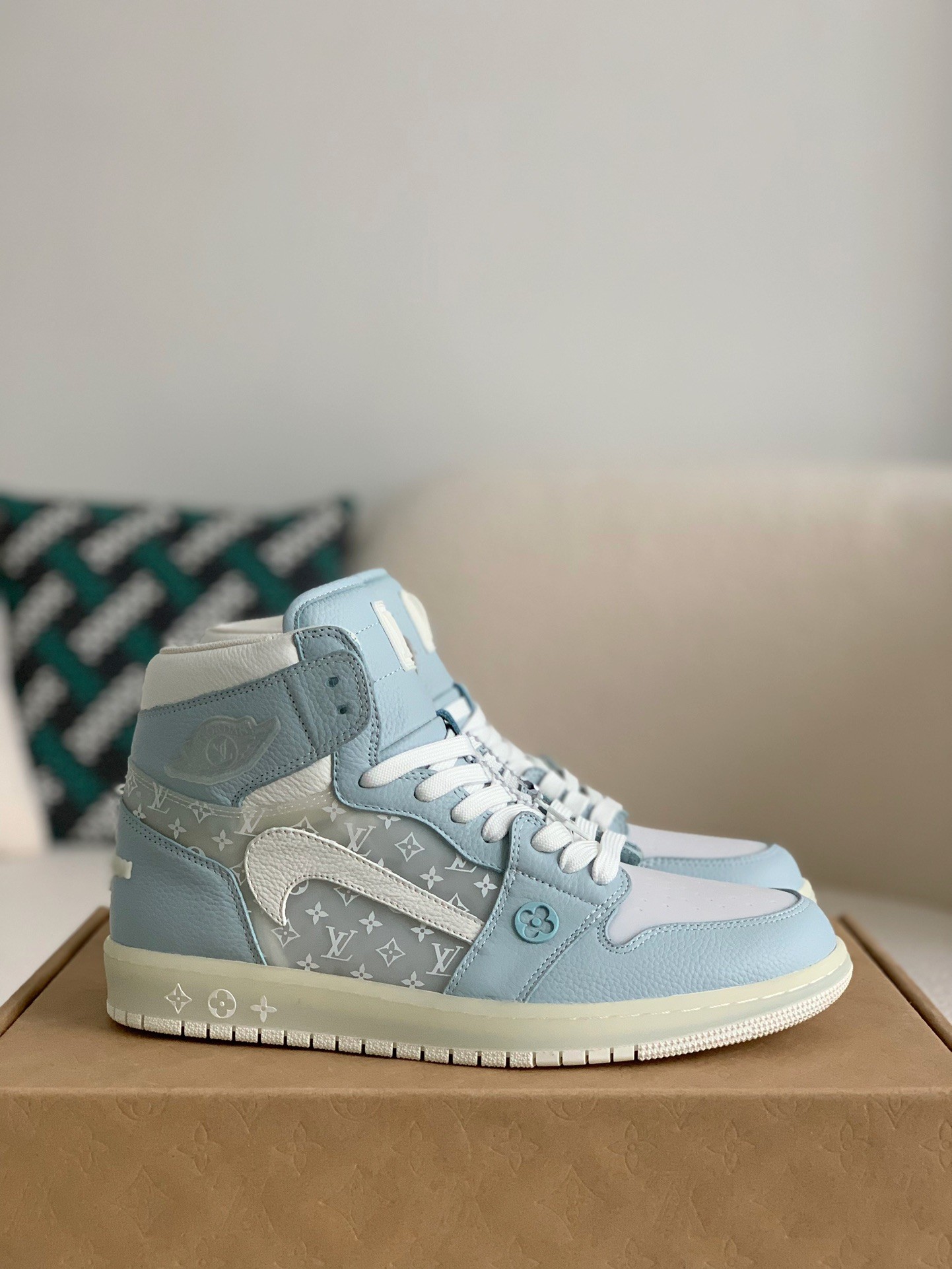 Louis Vuitton Jordan1 sneaker