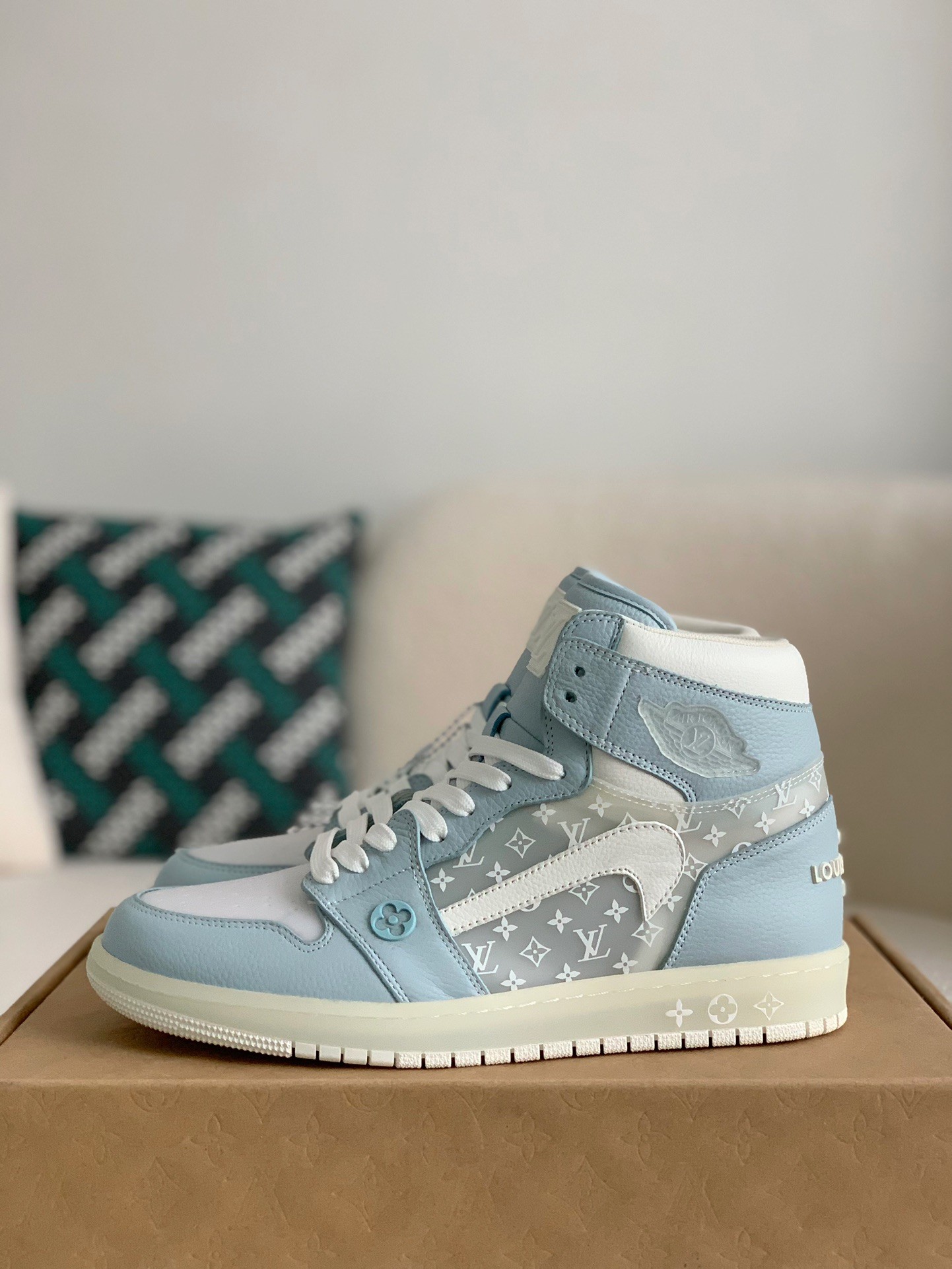 Louis Vuitton Jordan1 sneaker