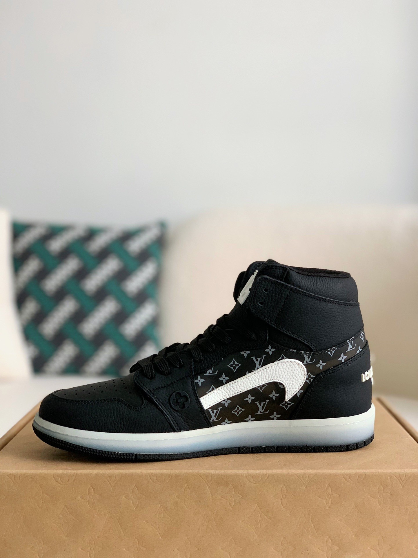 Louis Vuitton Jordan1 sneaker