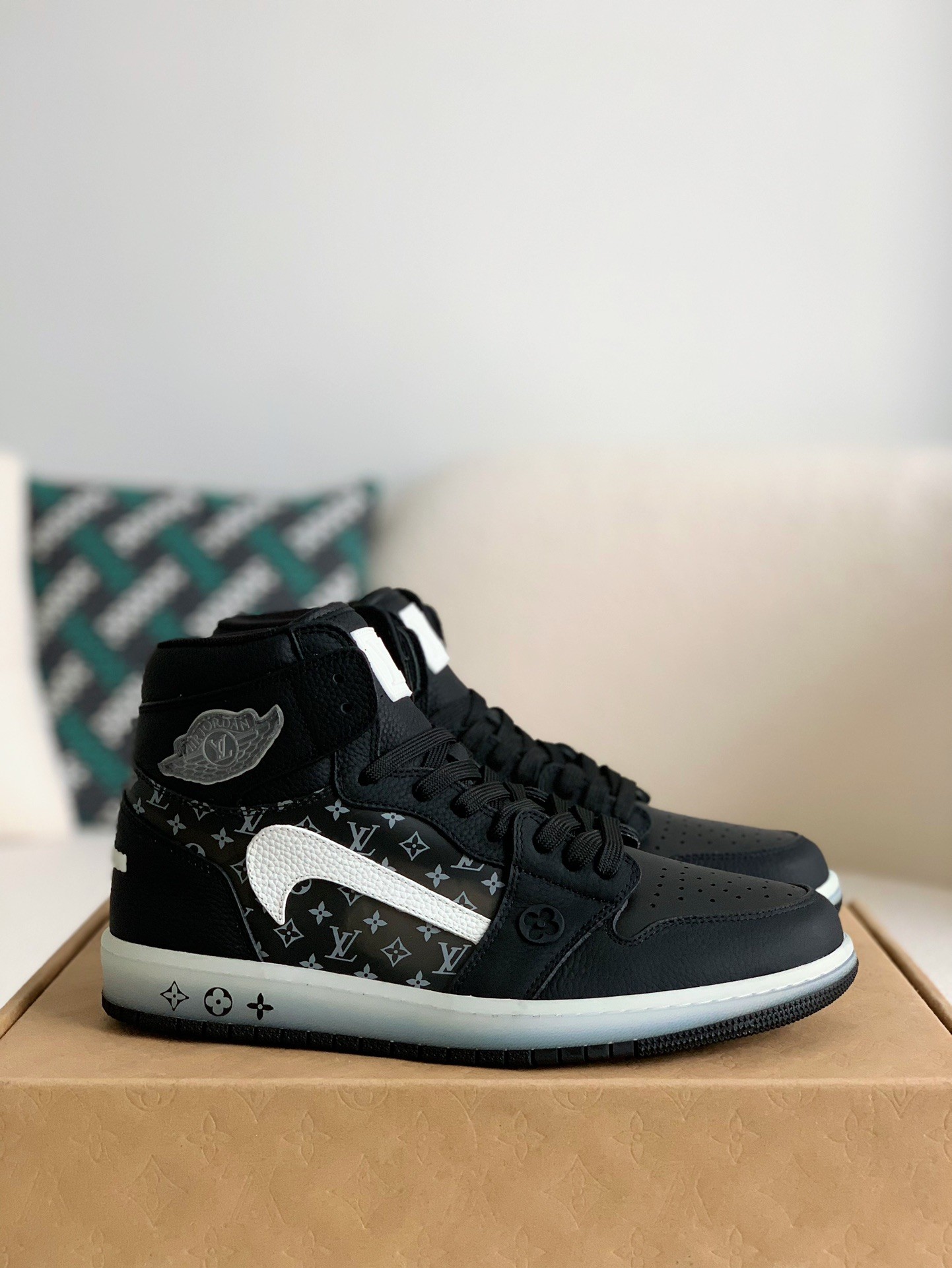 Louis Vuitton Jordan1 sneaker