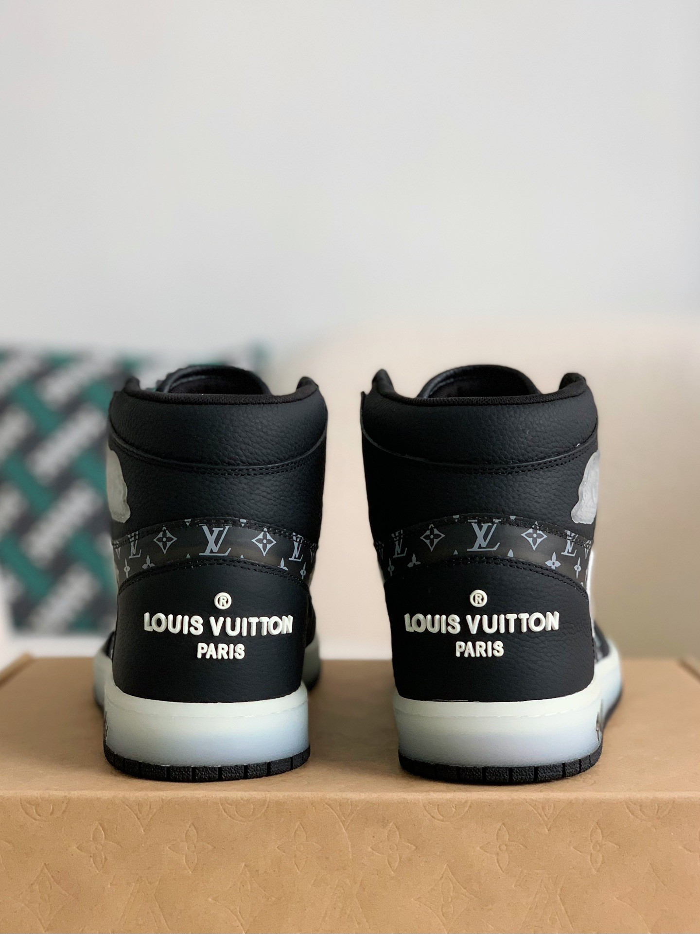 Louis Vuitton Jordan1 sneaker