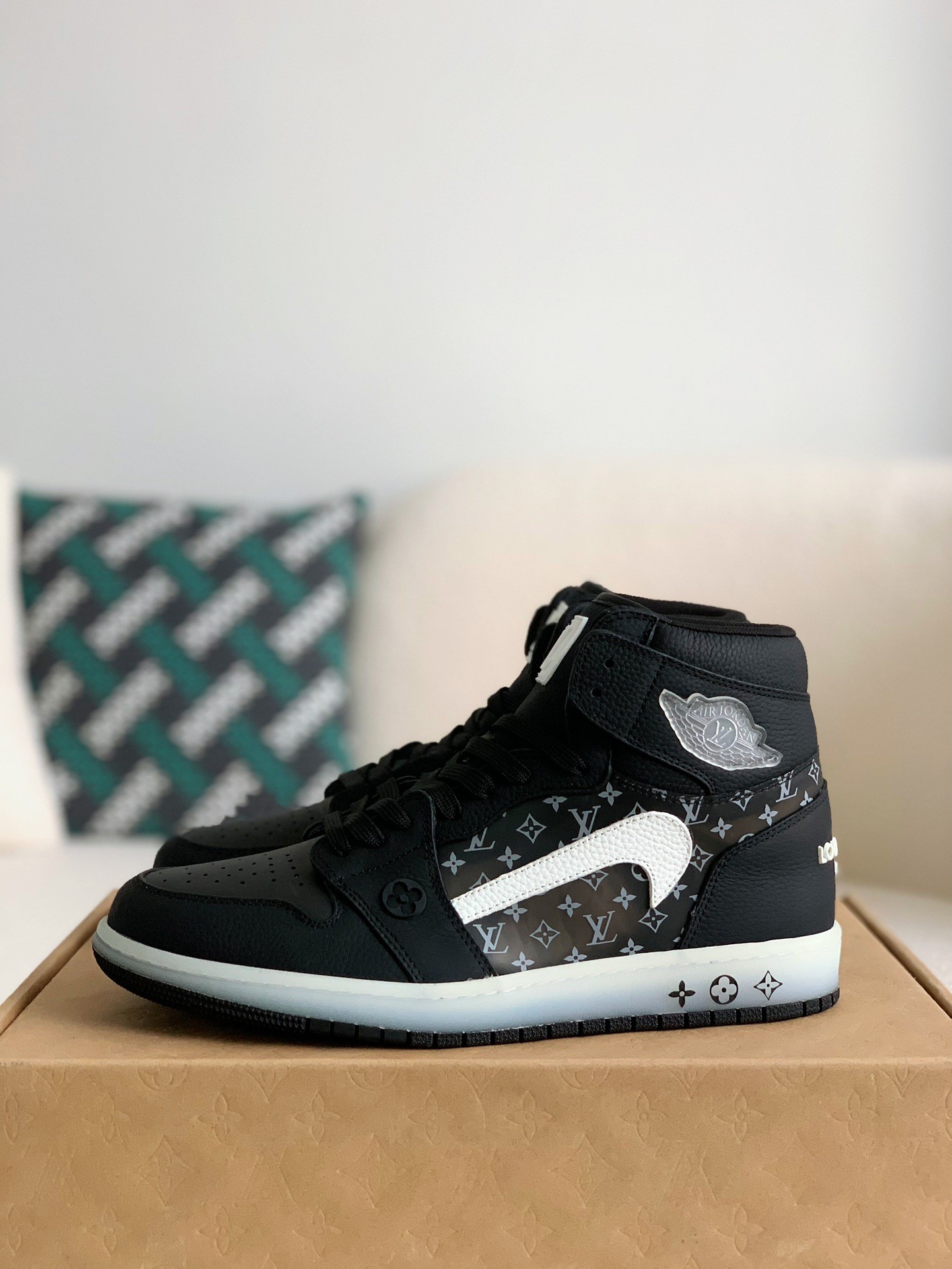 Louis Vuitton Jordan1 sneaker