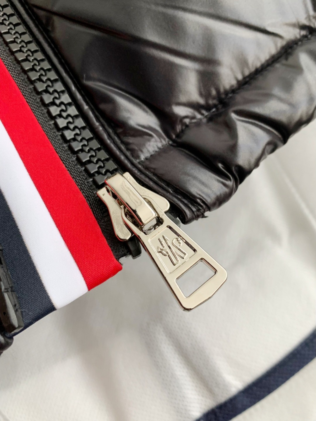 MONCLER MONTBELIARD DOWN JACK ET