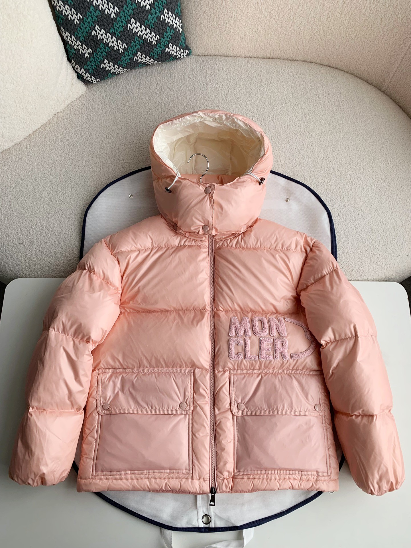 Moncler Thick down jacket for women- pink