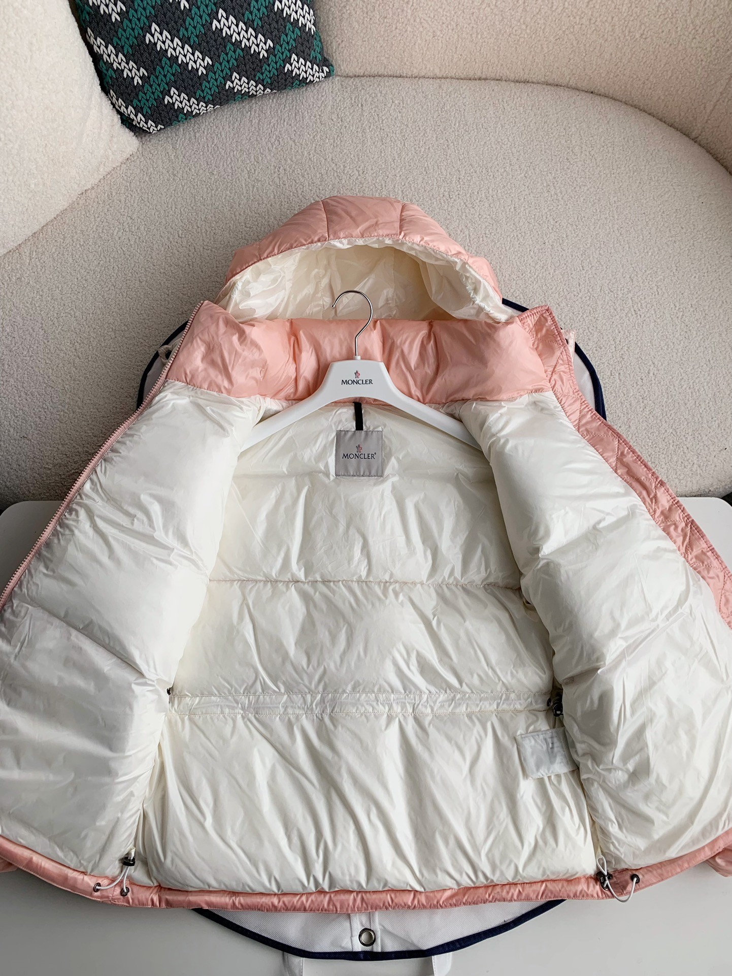 Moncler Thick down jacket for women- pink