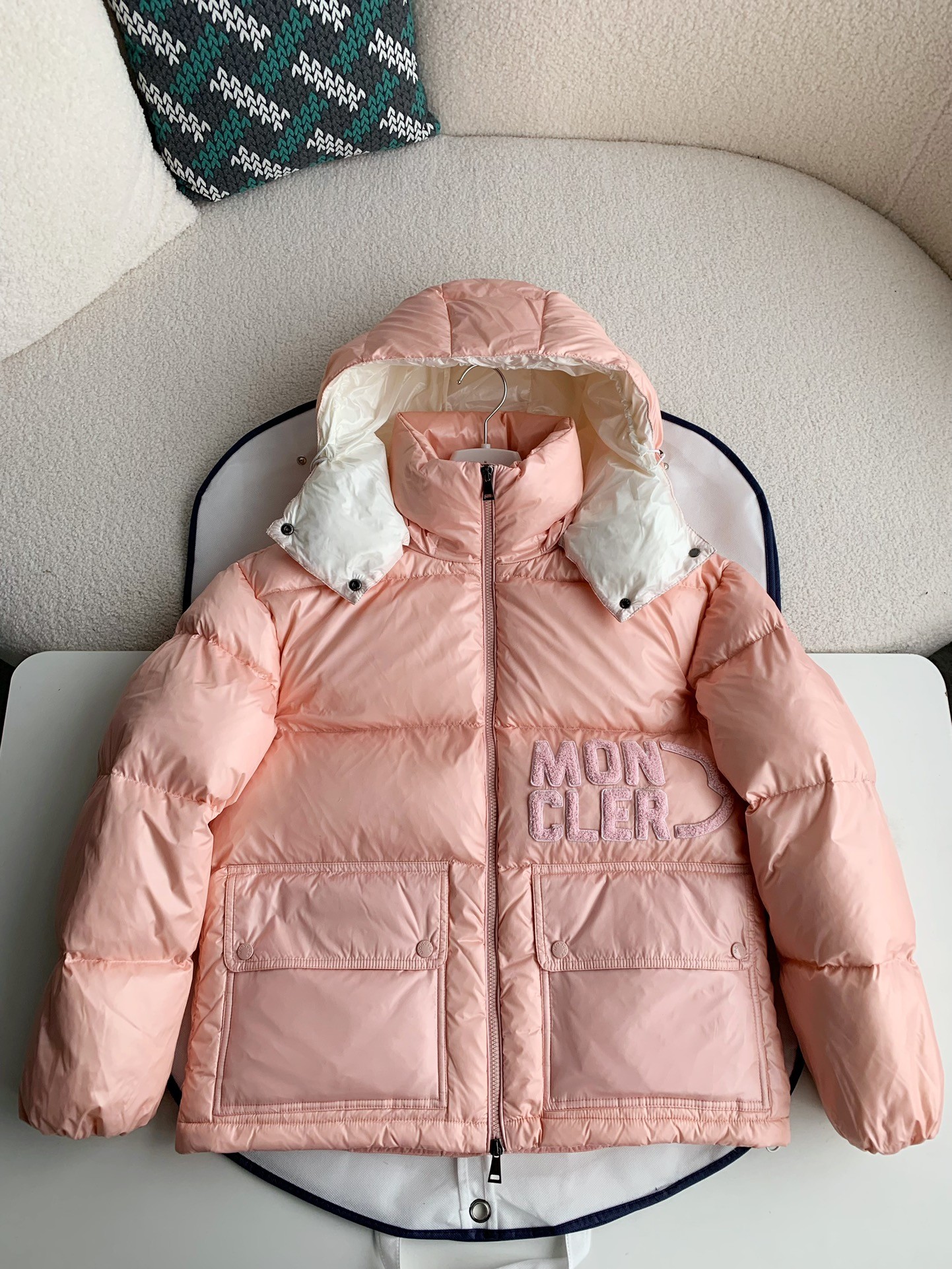 Moncler Thick down jacket for women- pink