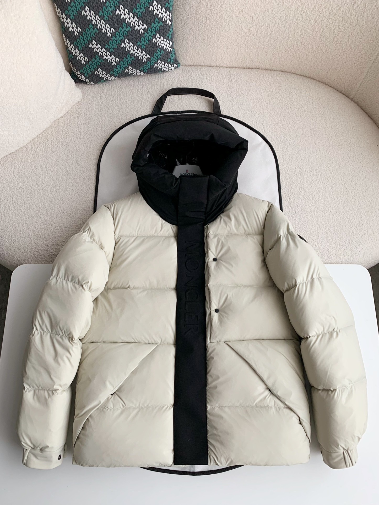 Moncler Montbeliard down jacket