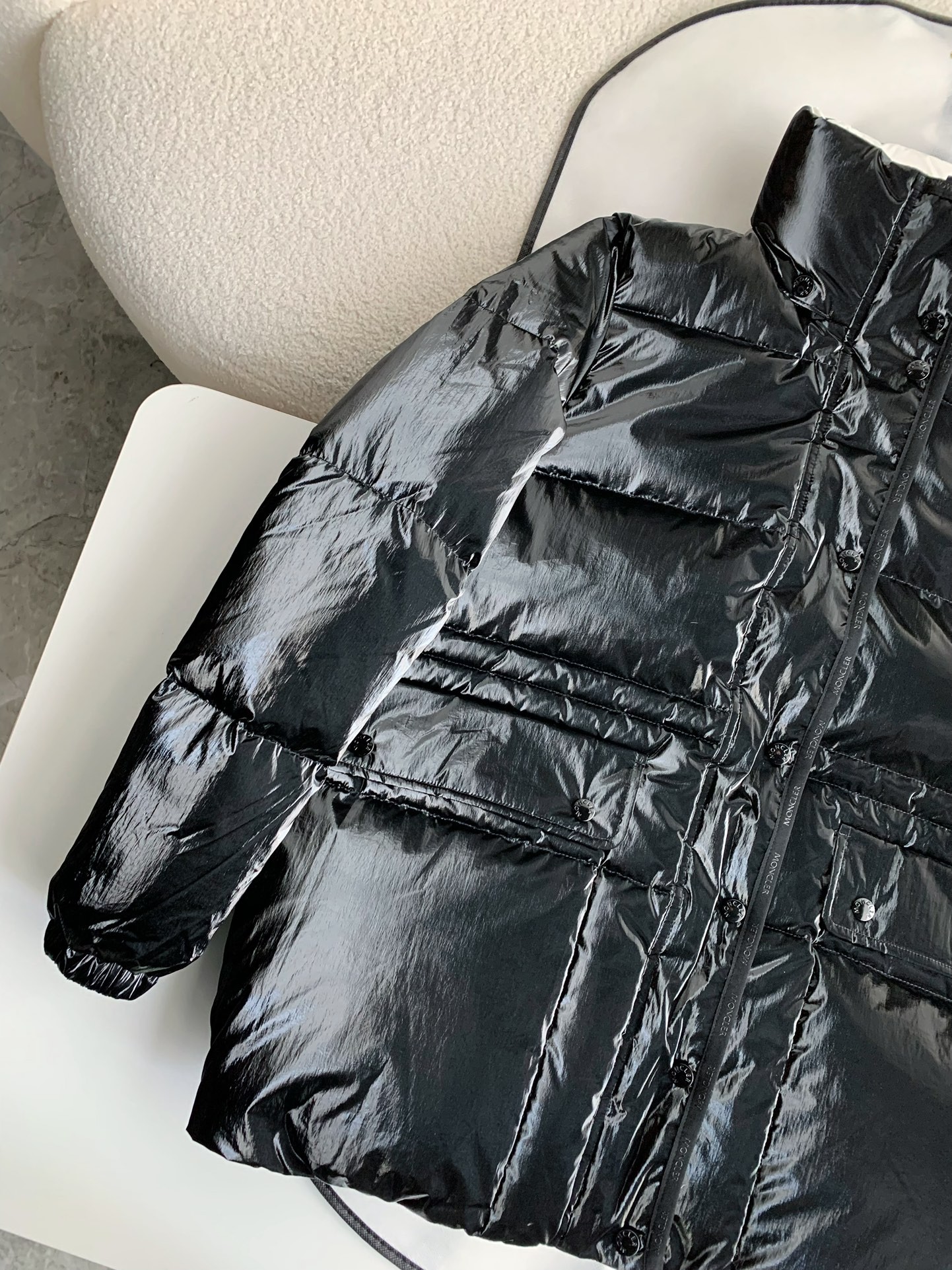 MONCLER MONTBELIARD DOWN JACK ET