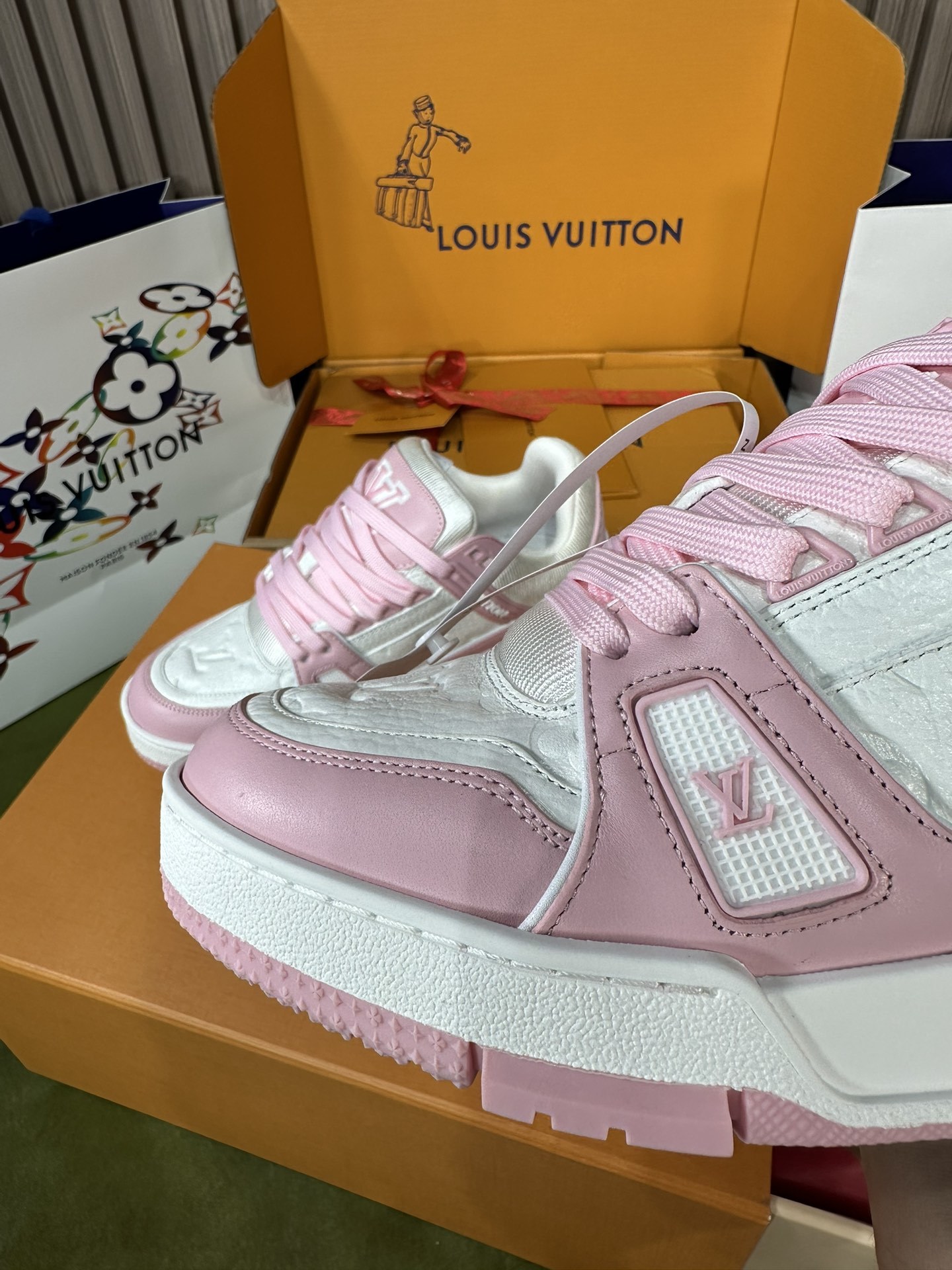 1ABOEK LV Trainer Sneaker Louis Vuitton Trainer Sneakers