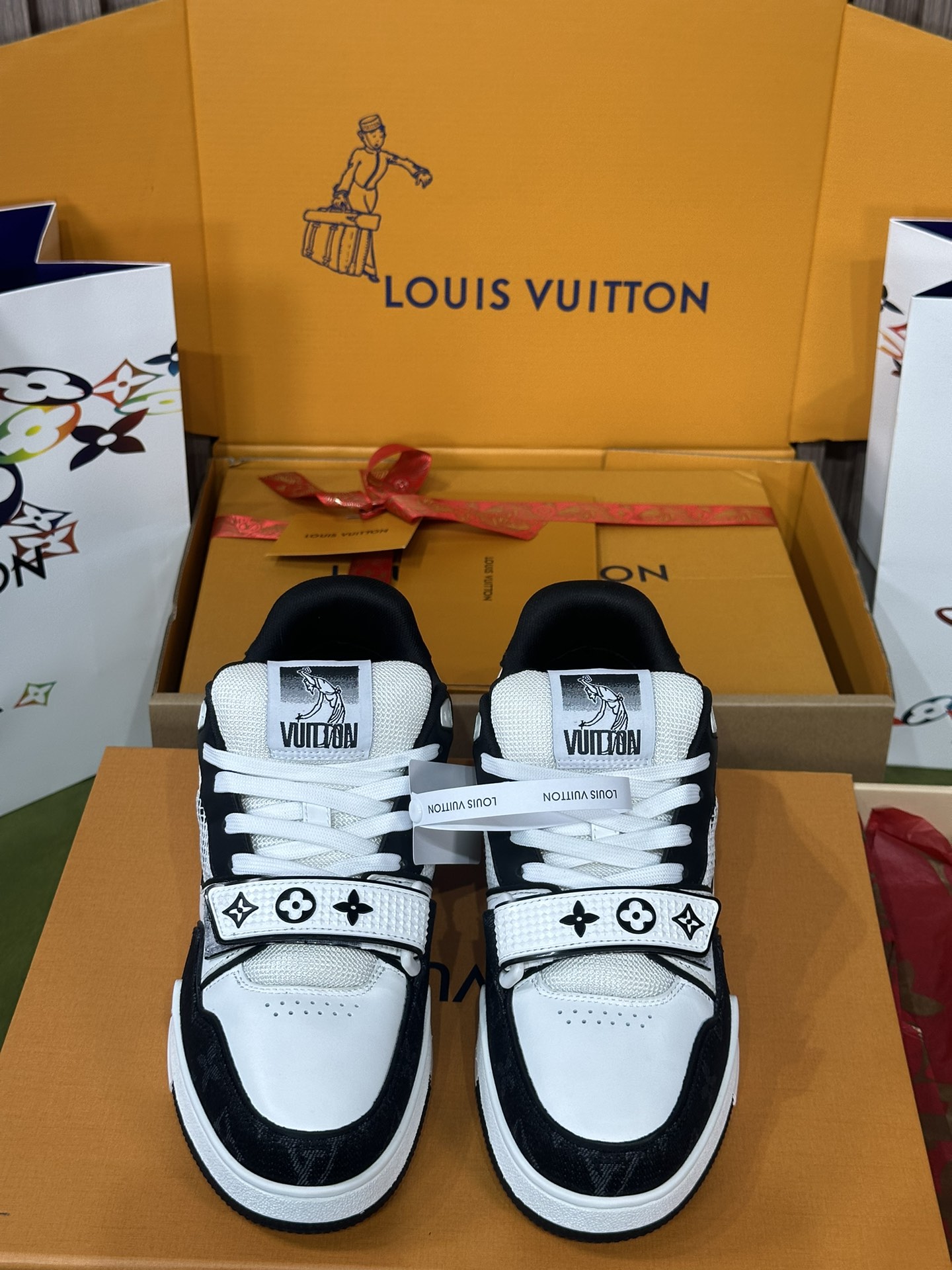 1ABODJ Sneaker LV Trainer louis vuitton shoes duplicate