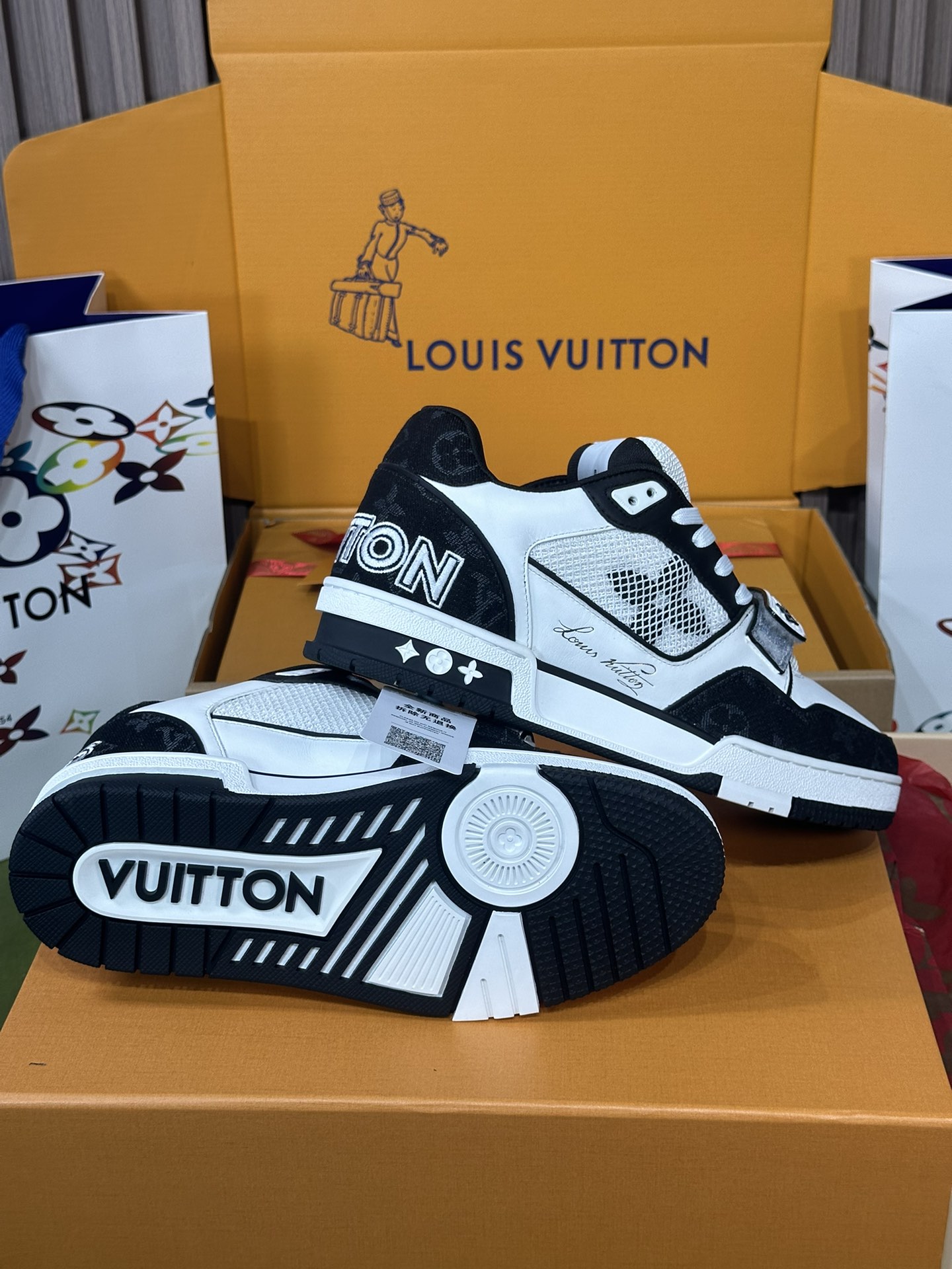 1ABODJ Sneaker LV Trainer louis vuitton shoes duplicate