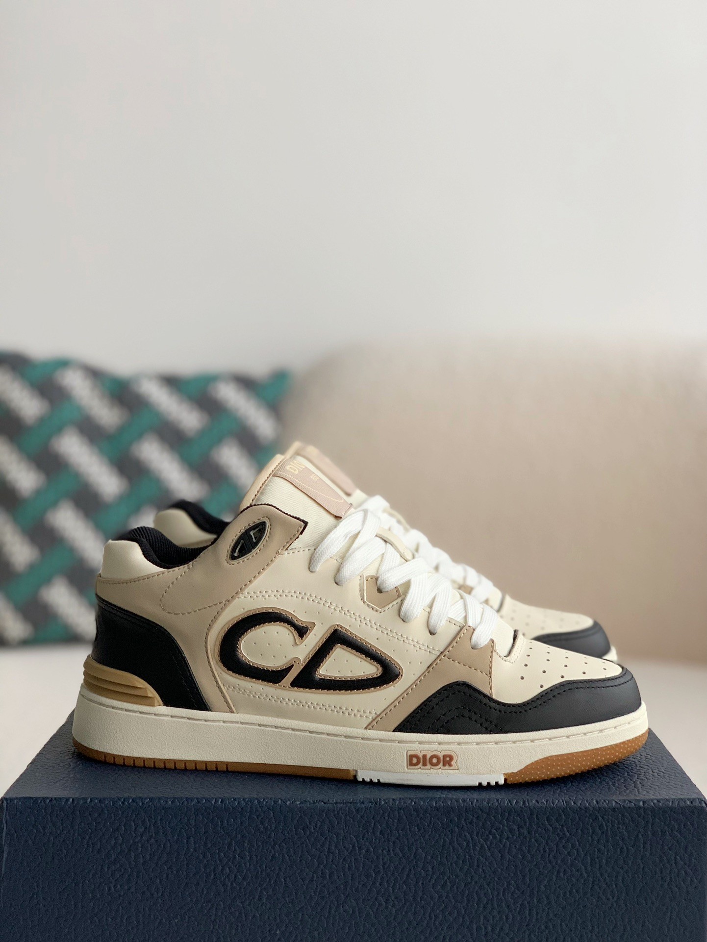 Dior B57 Mid ‘Cream Black’ 3SH141ZXT-H169