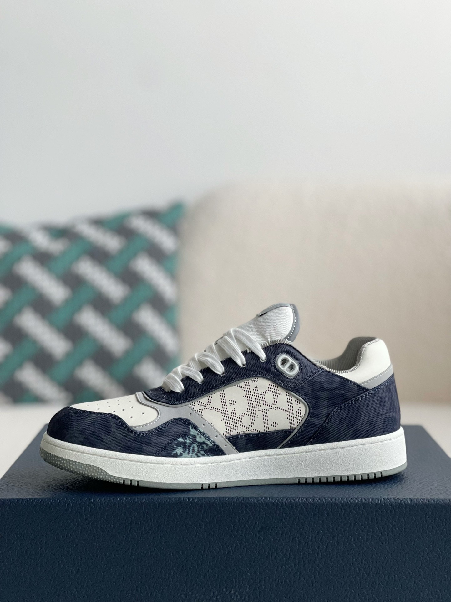 DIOR B27 Oblique Sneakers