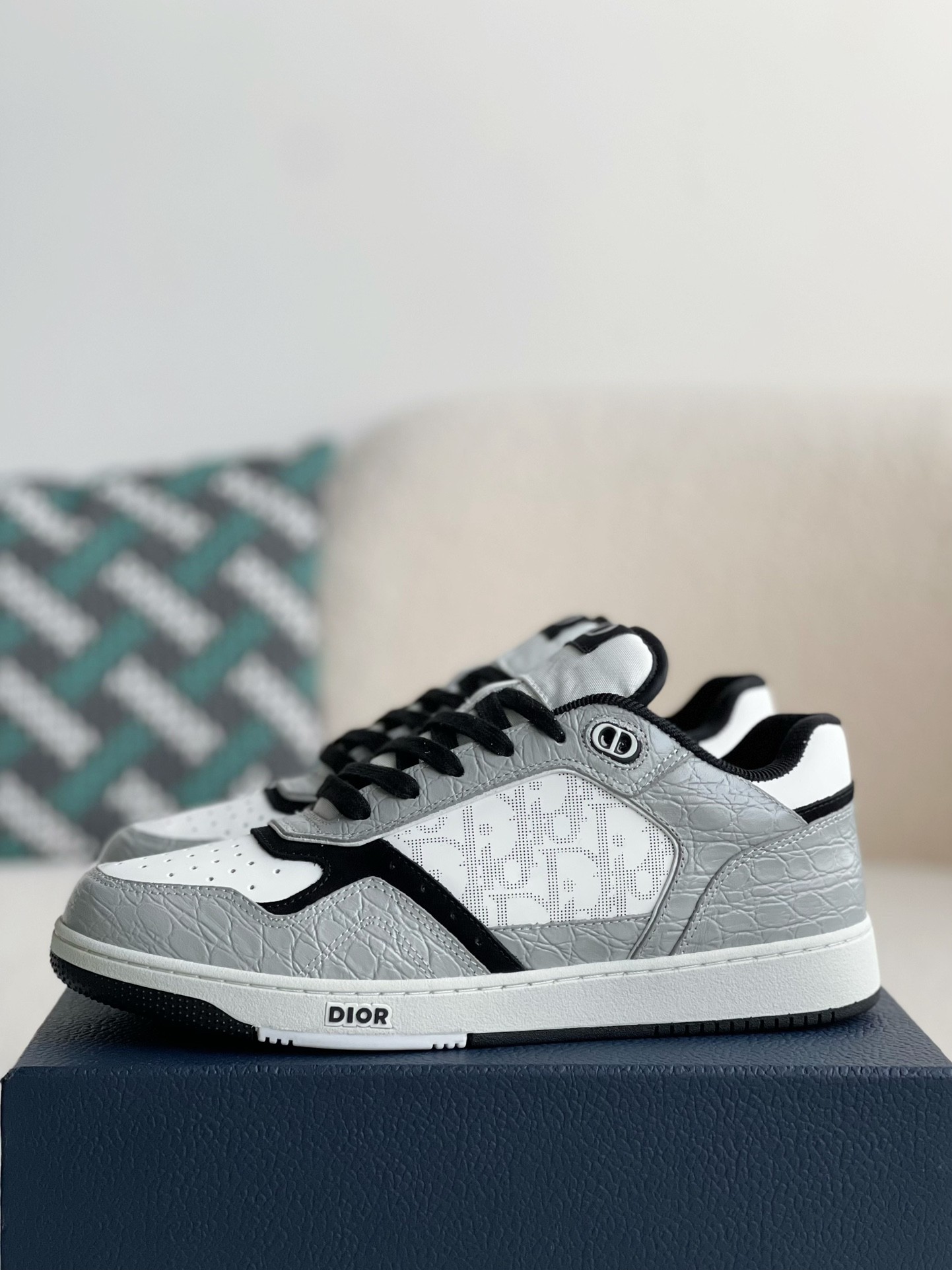 DIOR B27 Oblique Sneakers