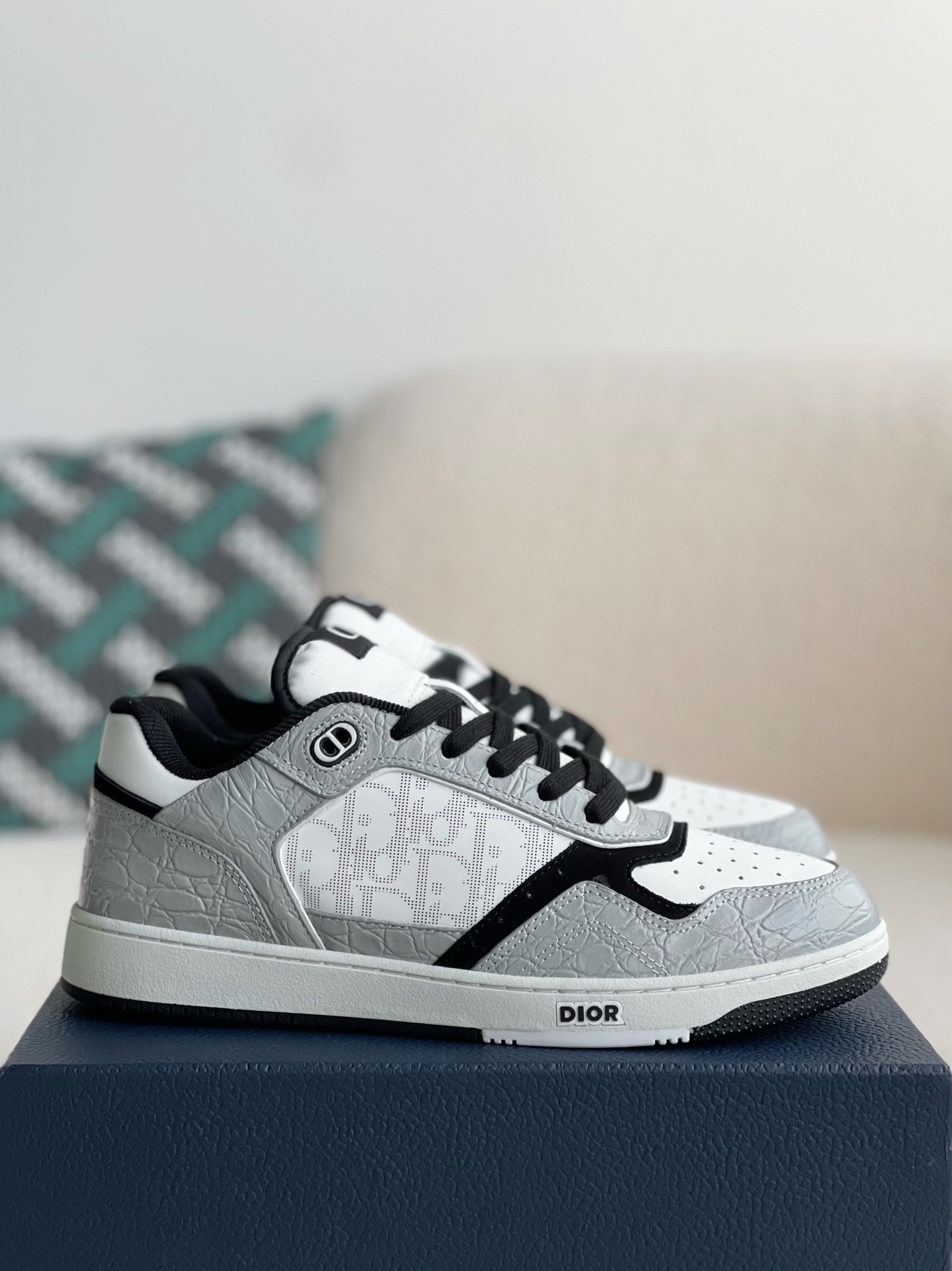 DIOR B27 Oblique Sneakers