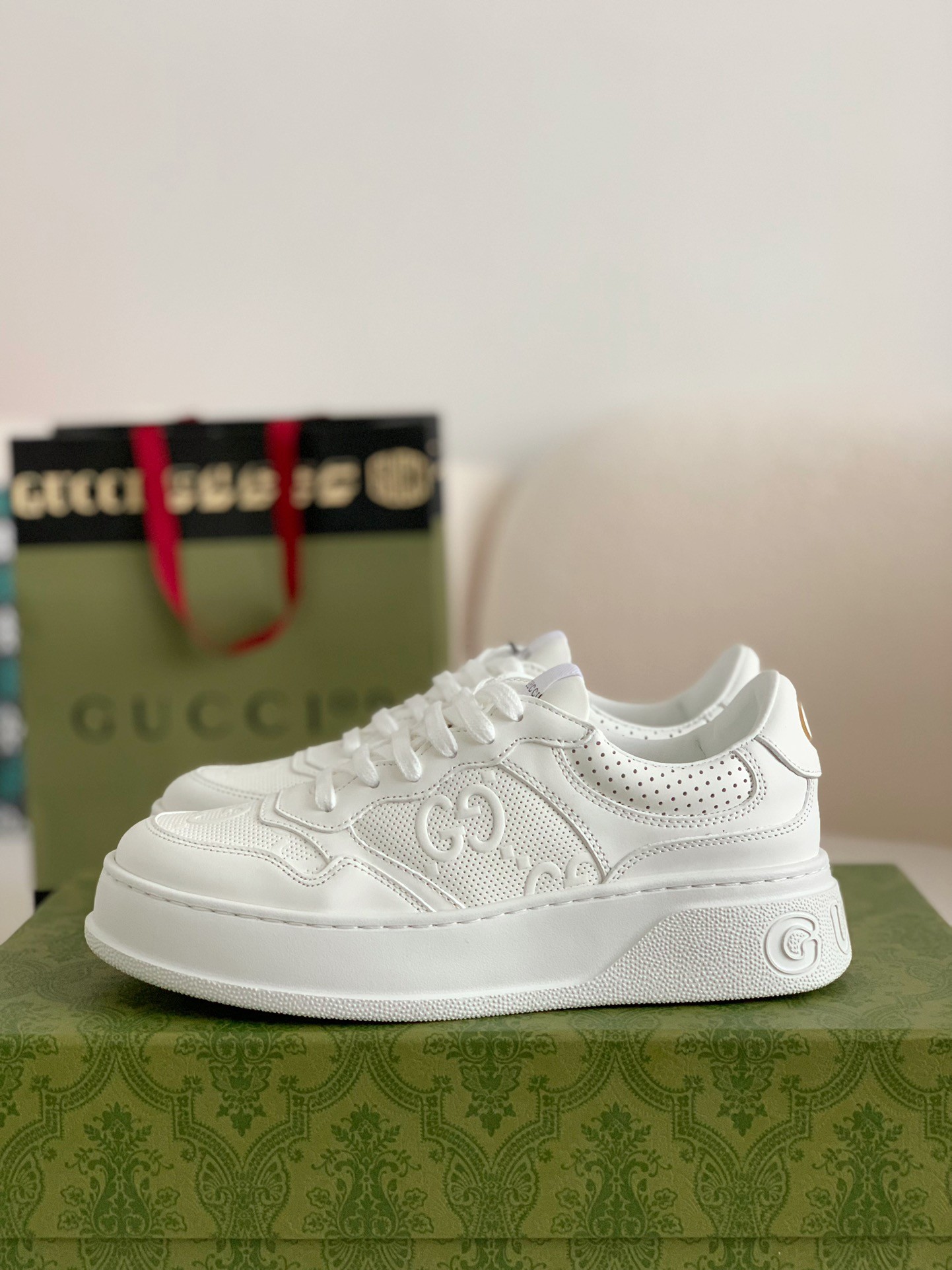 gucci sneakers