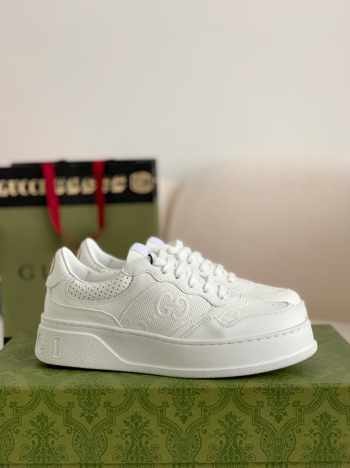 gucci sneakers