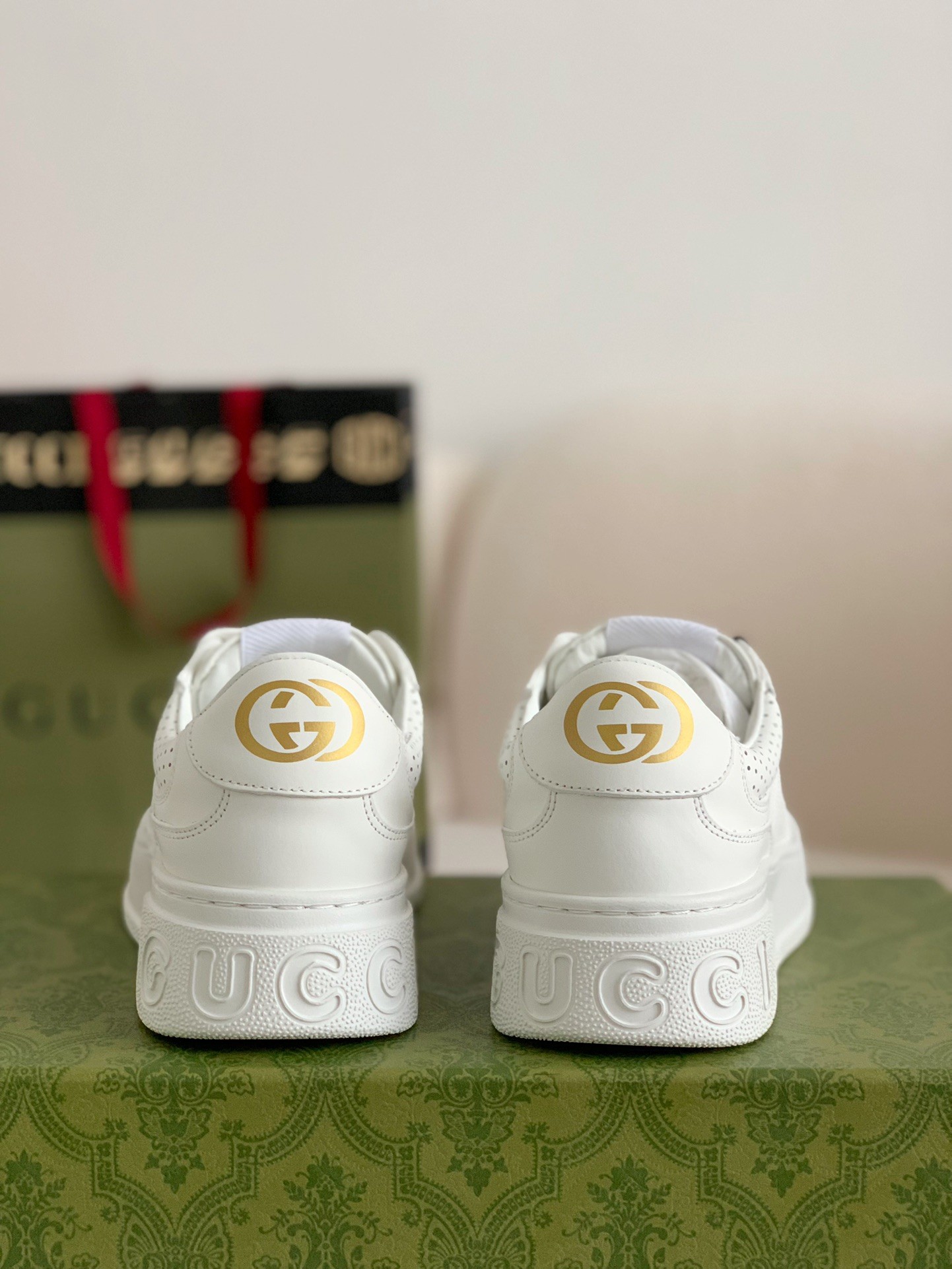 gucci sneakers