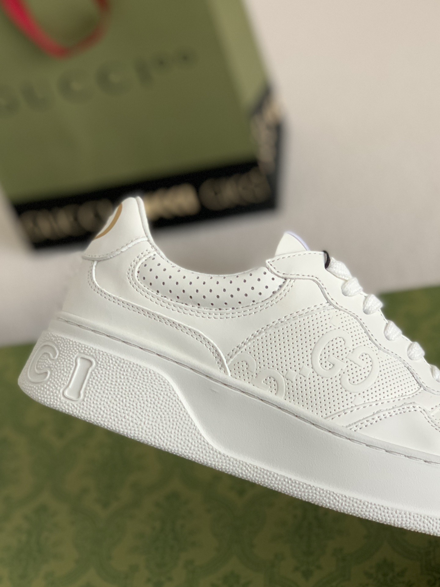 gucci sneakers