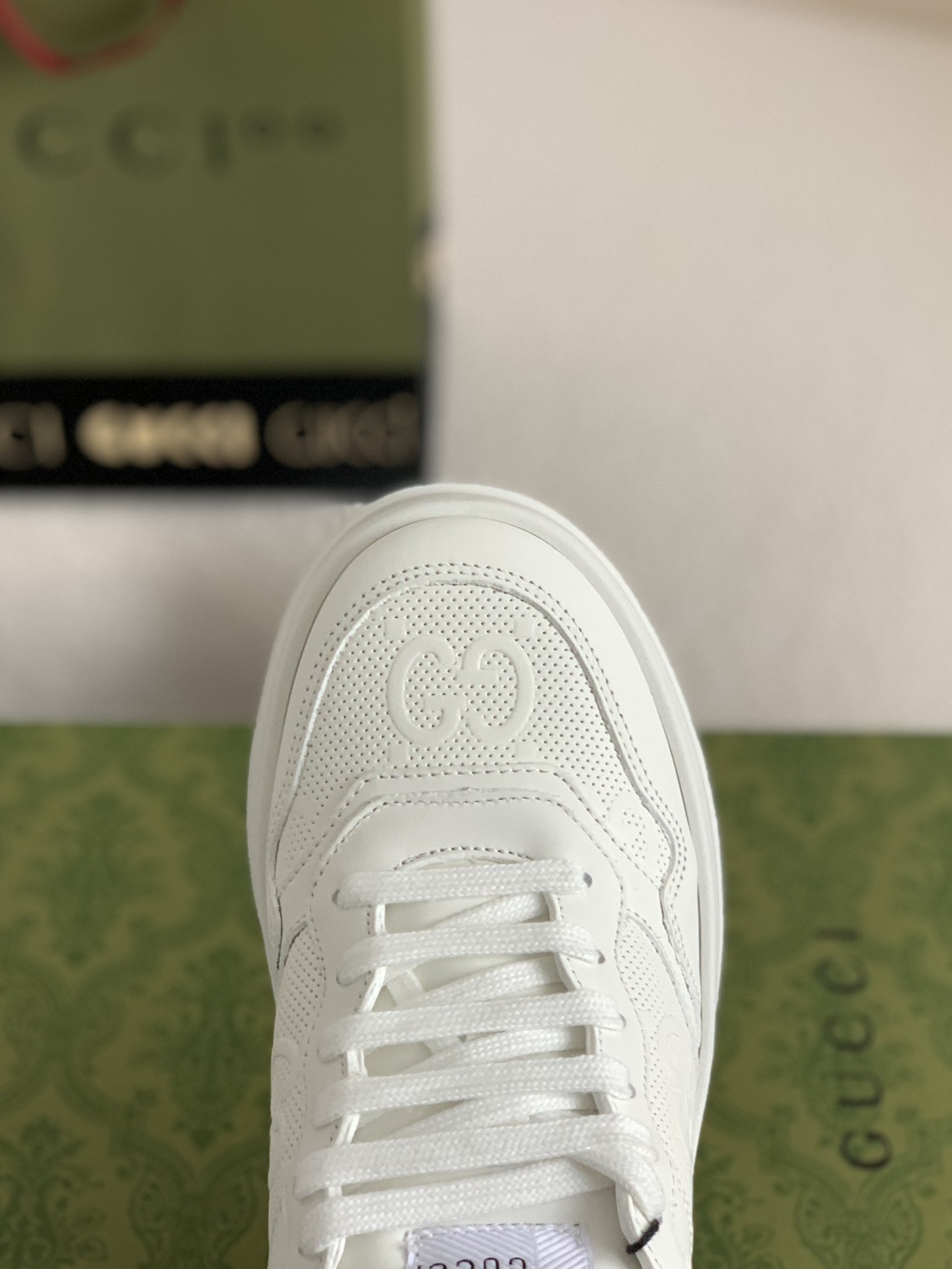 gucci sneakers