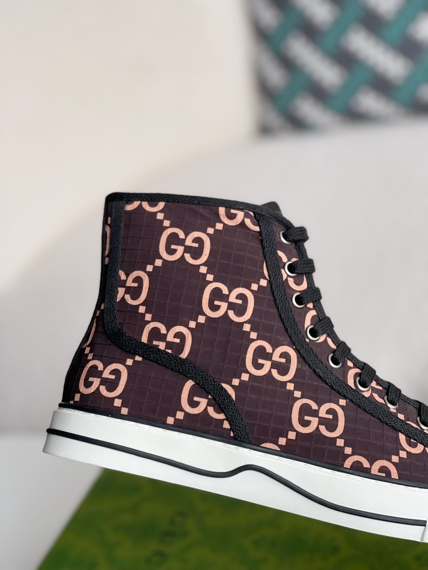 Gucci High-top shoes