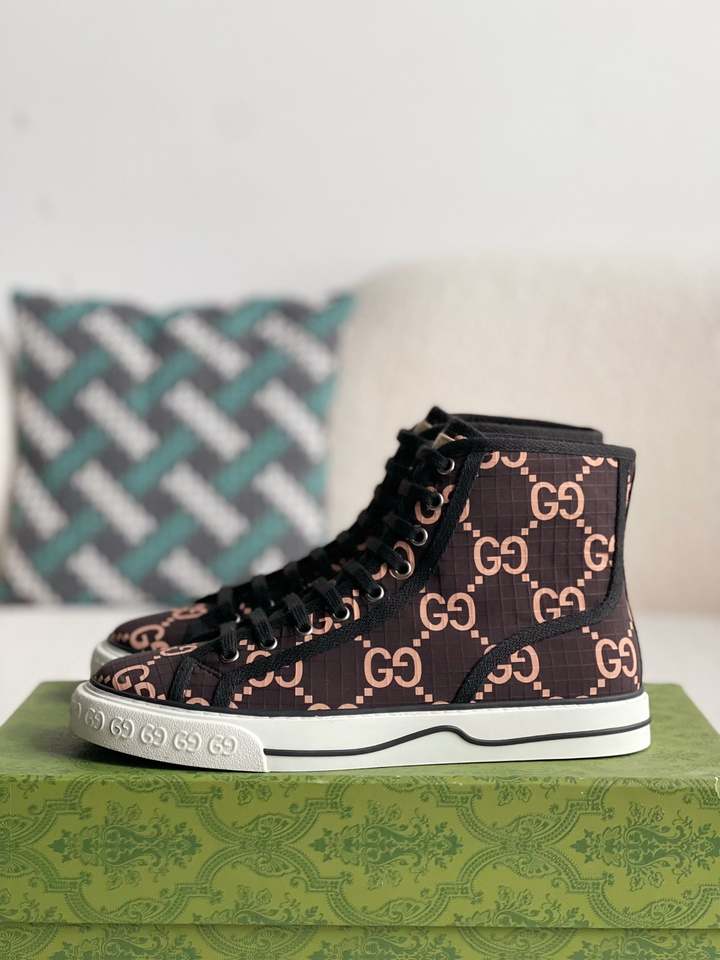 Gucci High-top shoes