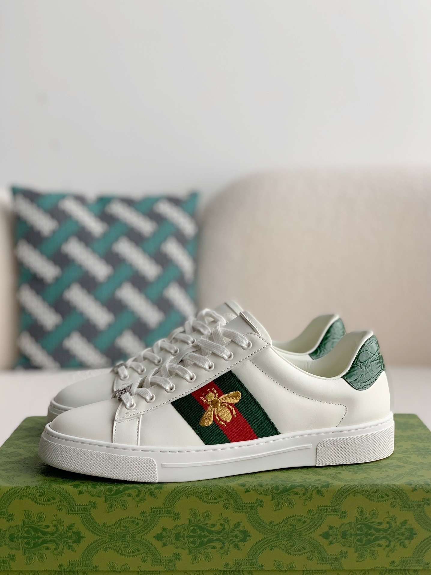 Gucci sneakers white