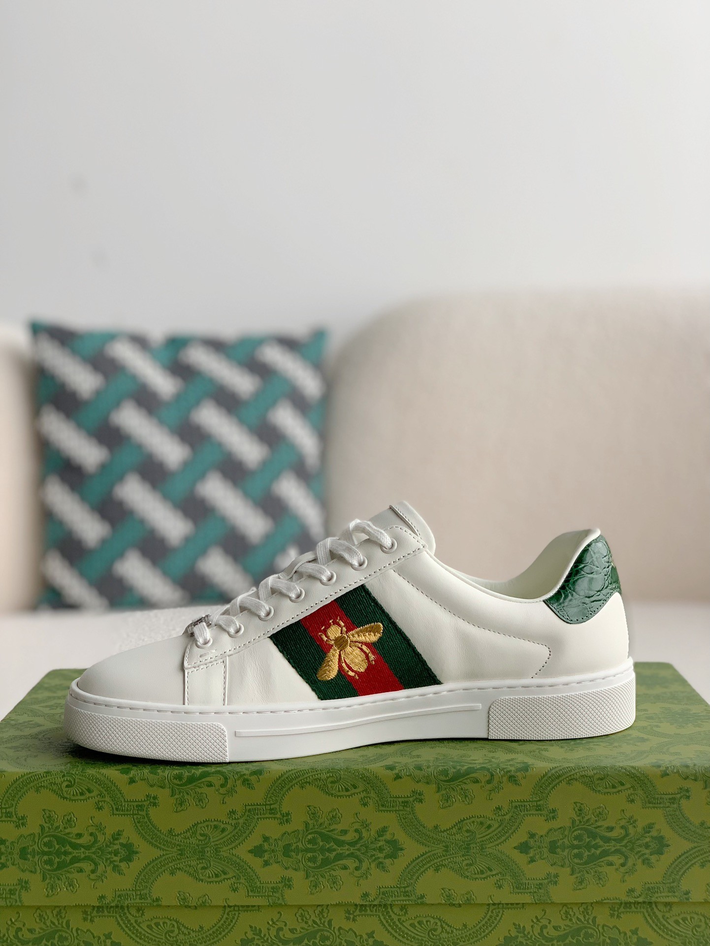 Gucci sneakers white