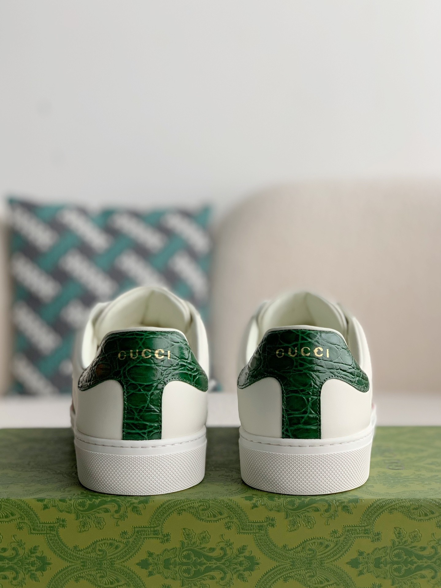 Gucci sneakers white