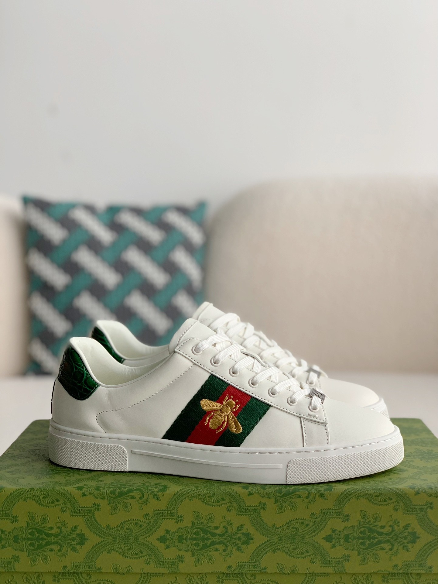 Gucci sneakers white