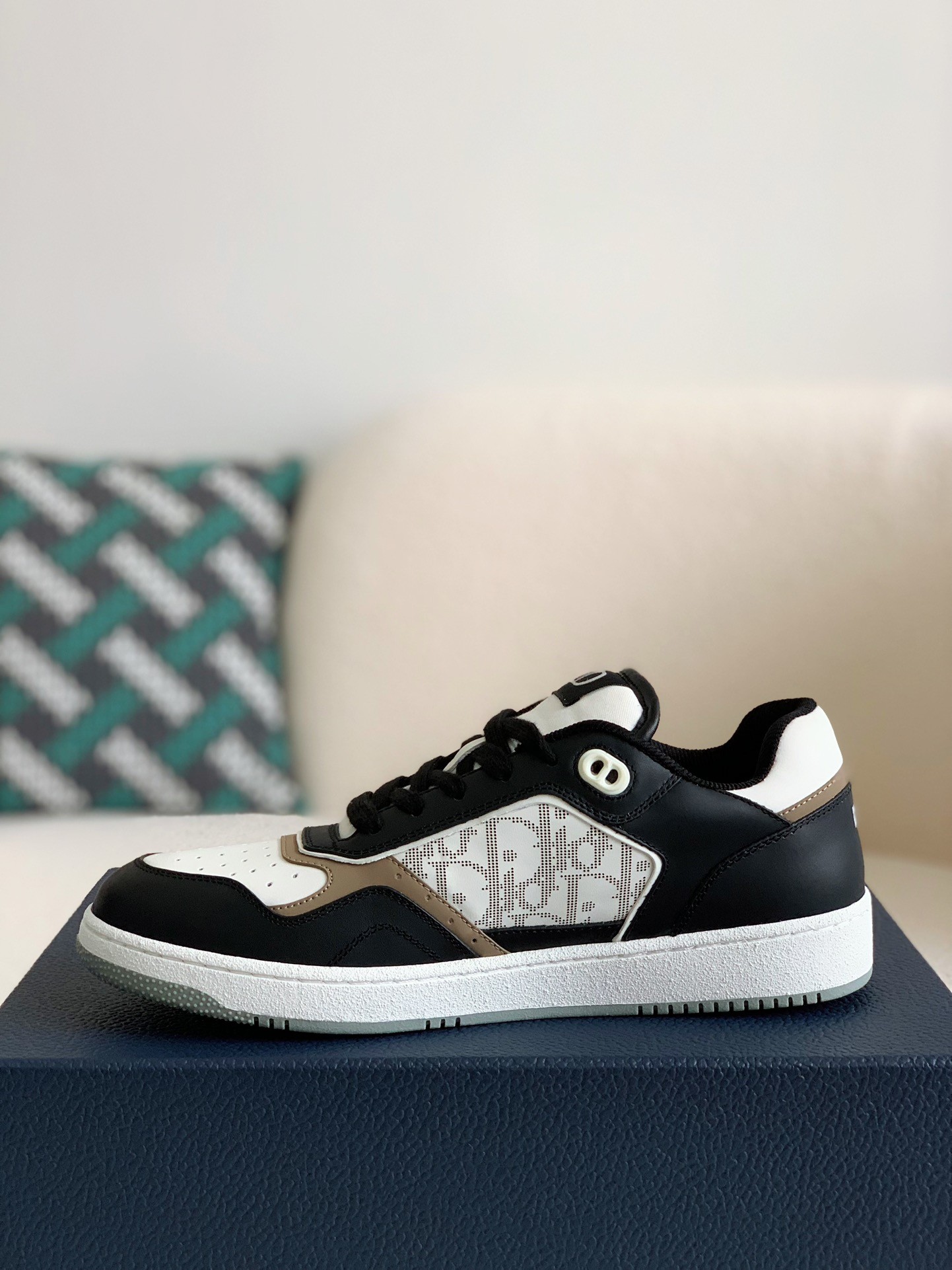 DIOR LEVEL B27 Sneaker