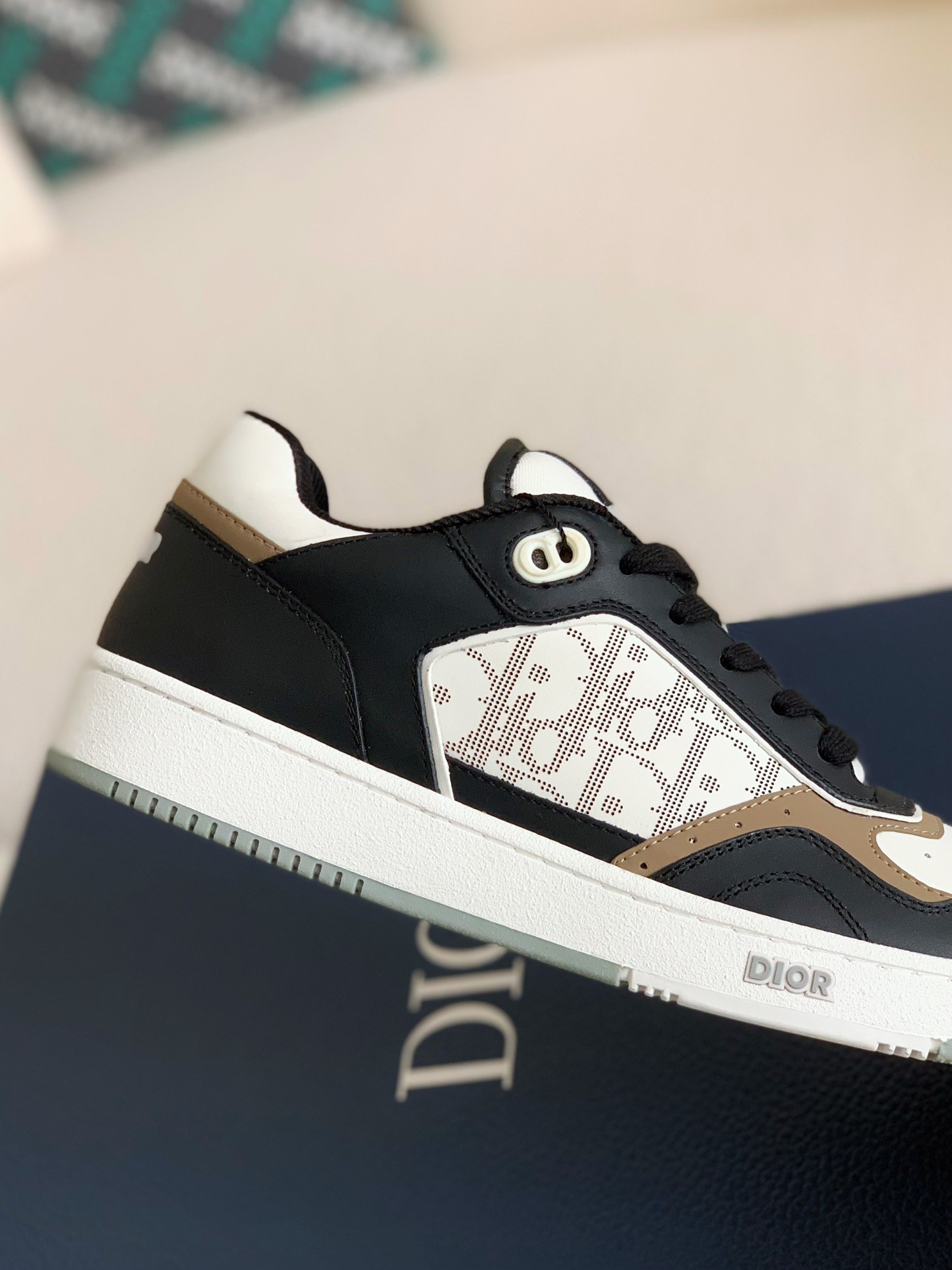 DIOR LEVEL B27 Sneaker