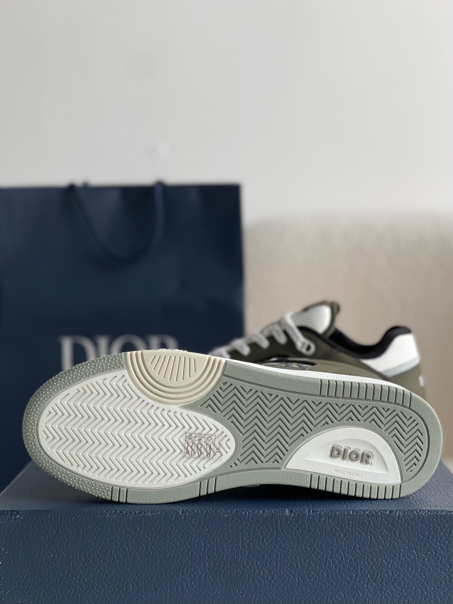 DIOR B27 Oblique Sneakers