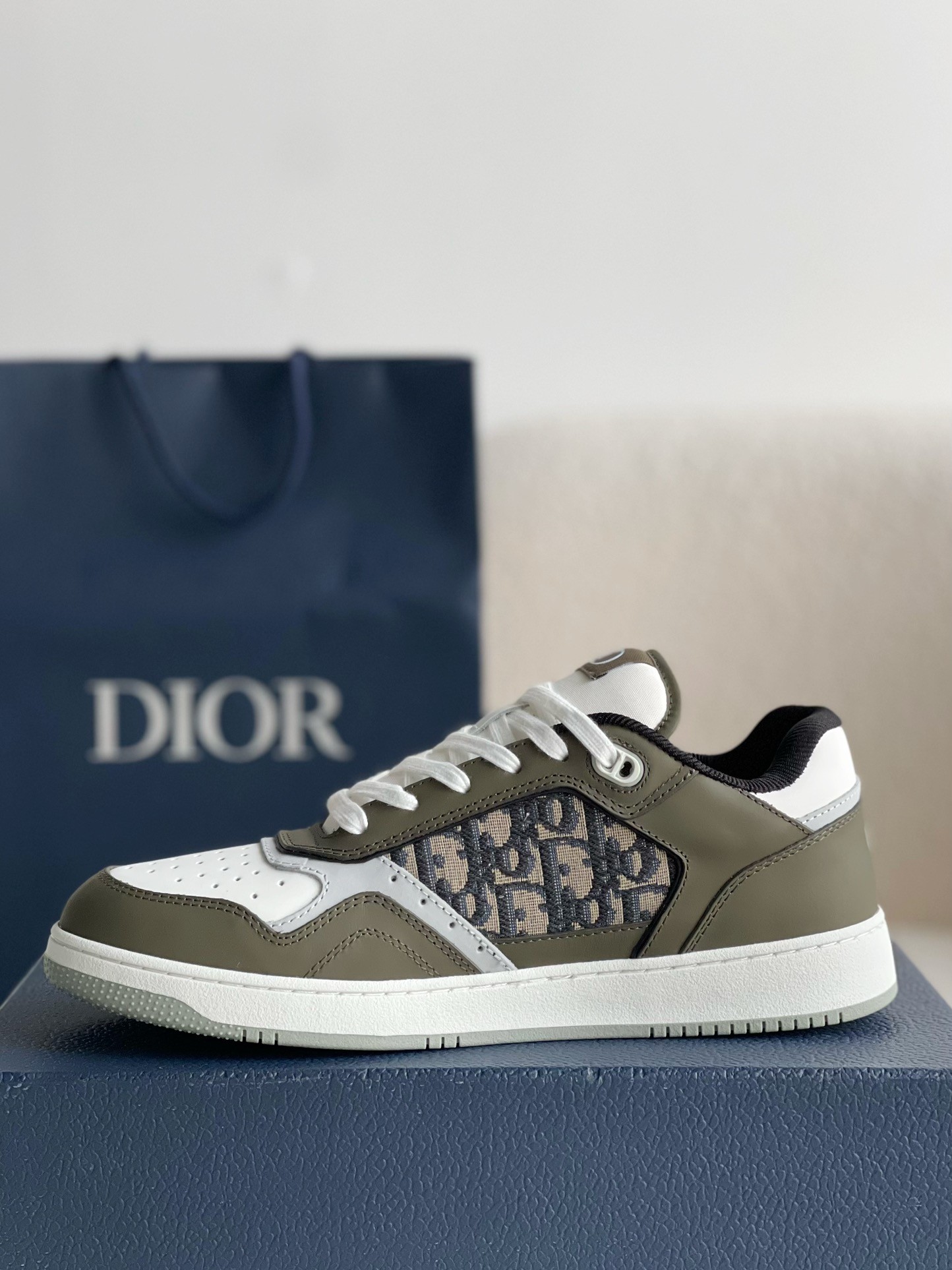 DIOR B27 Oblique Sneakers