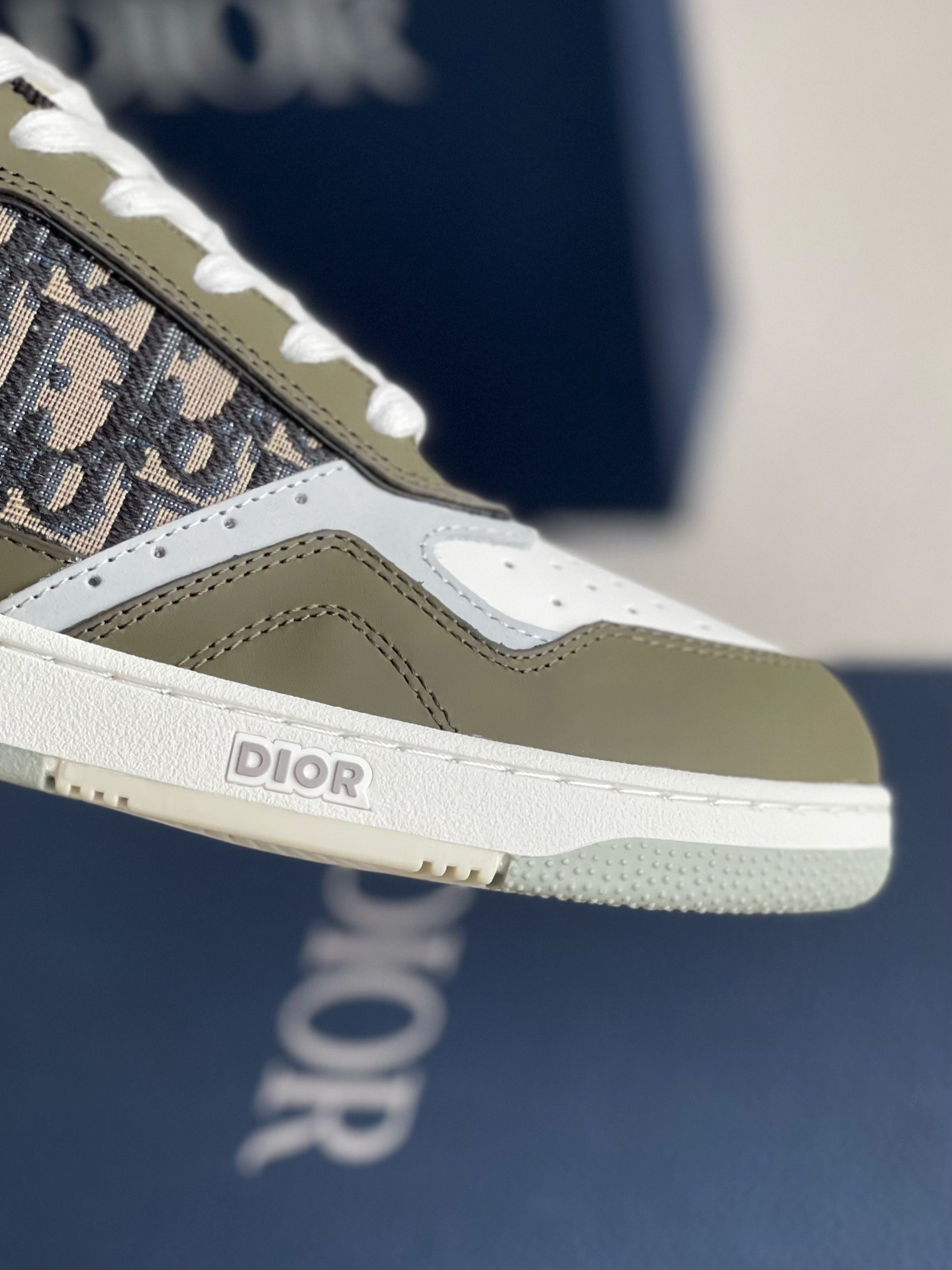 DIOR B27 Oblique Sneakers