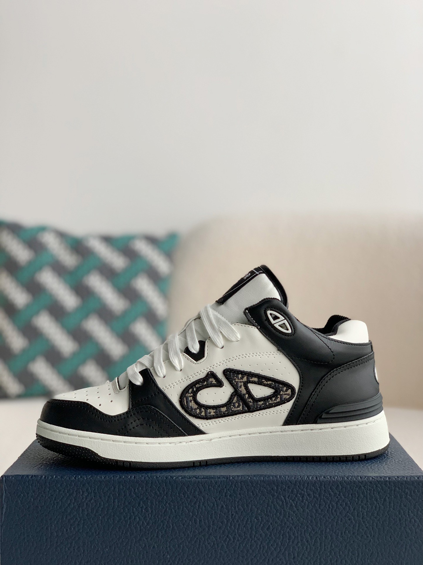 Dior B57 Mid-Top Sneaker Black and White Smooth Calfskin with Beige and Black Dior Oblique Jacquard