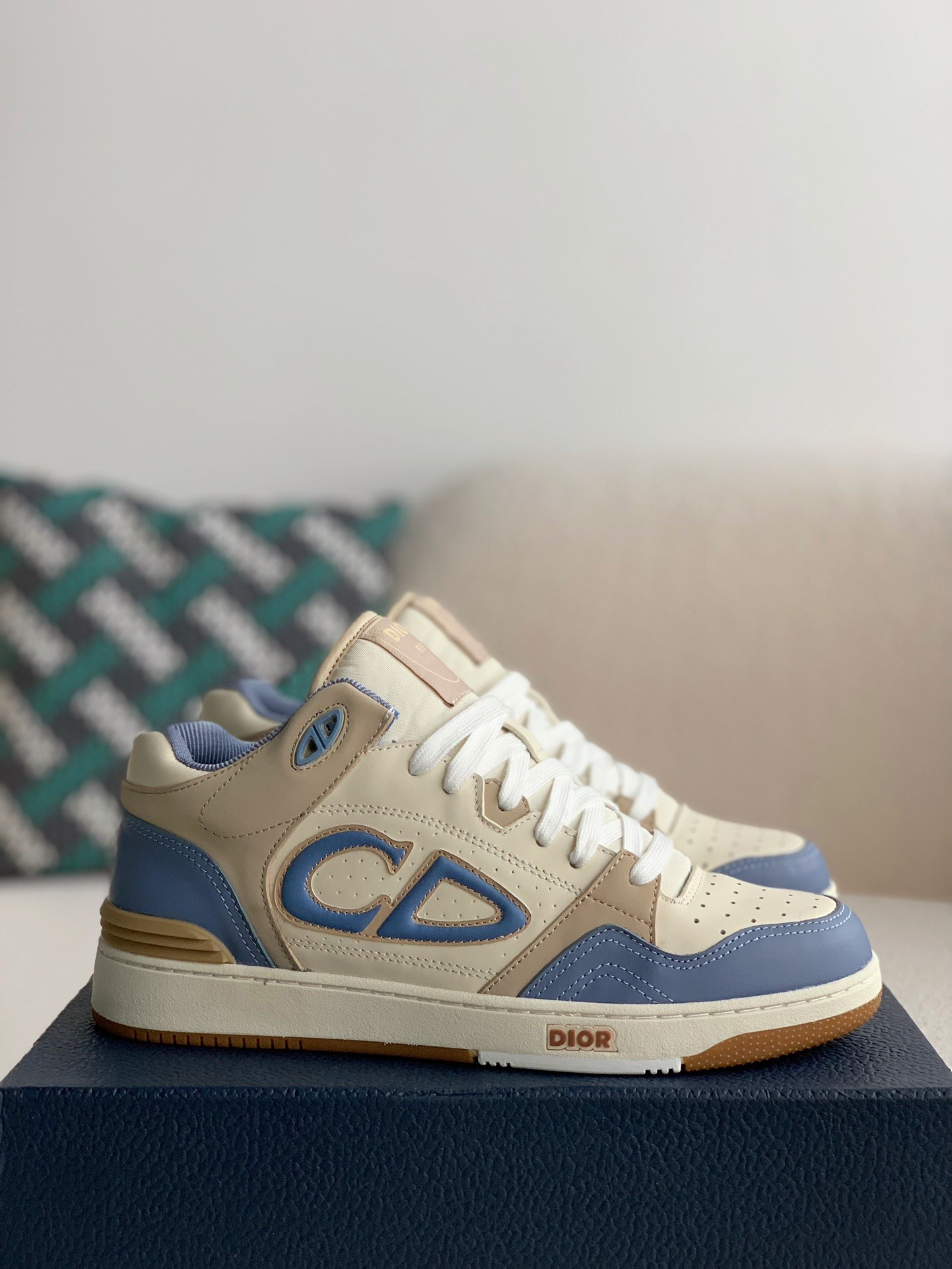 B57 Mid-Top Sneaker Smooth Calfskin with Beige and Black Dior Oblique Jacquard