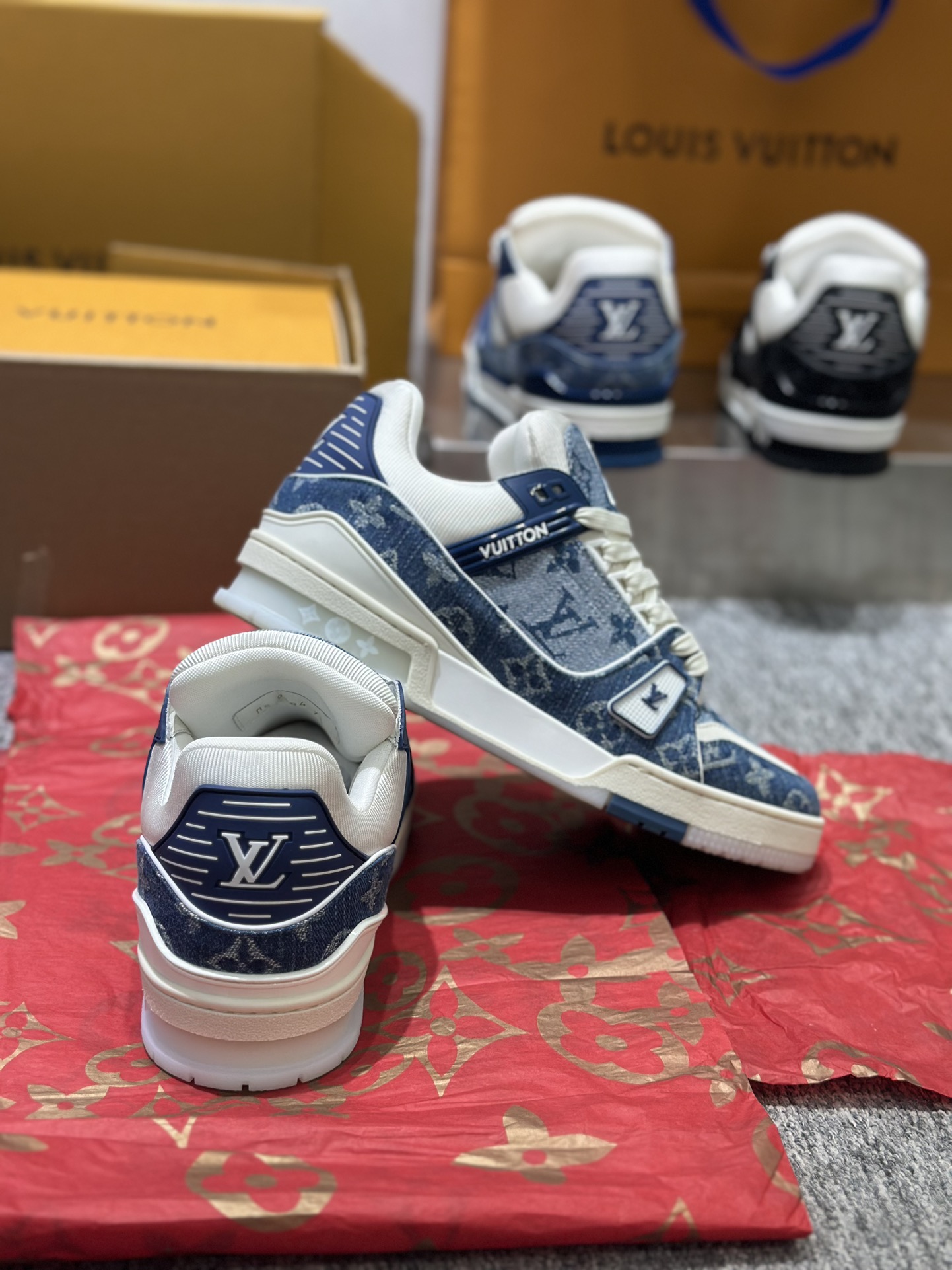 1ADHI3 Louis Vuitton Trainer Sneaker