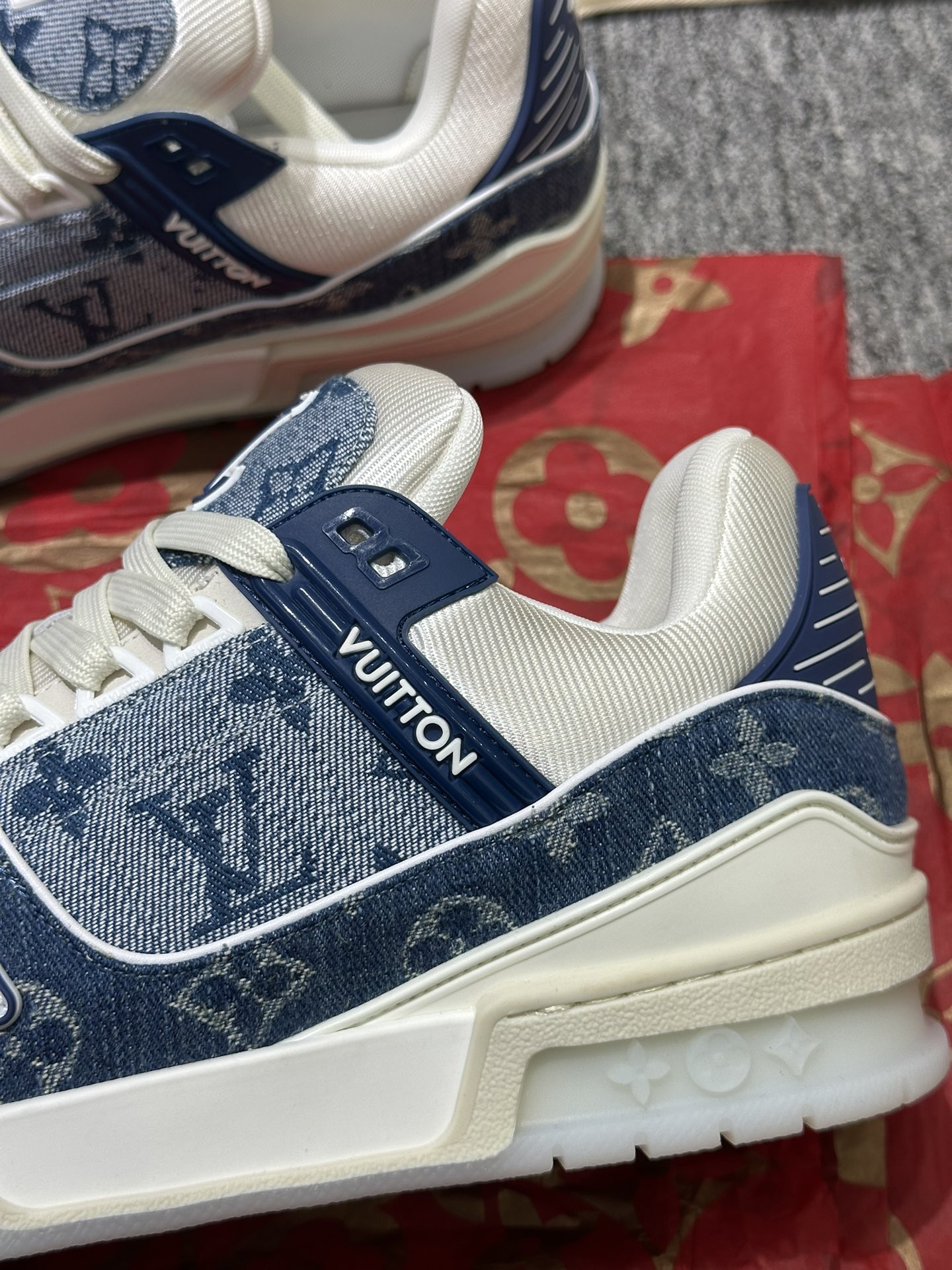 1ADHI3 Louis Vuitton Trainer Sneaker