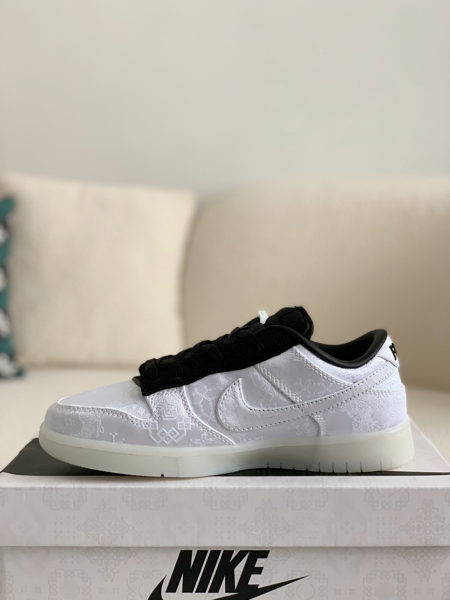 Fragment Design x Clot x Nike SB Dunk Low 20th Anniversary/White Silk Sneaker