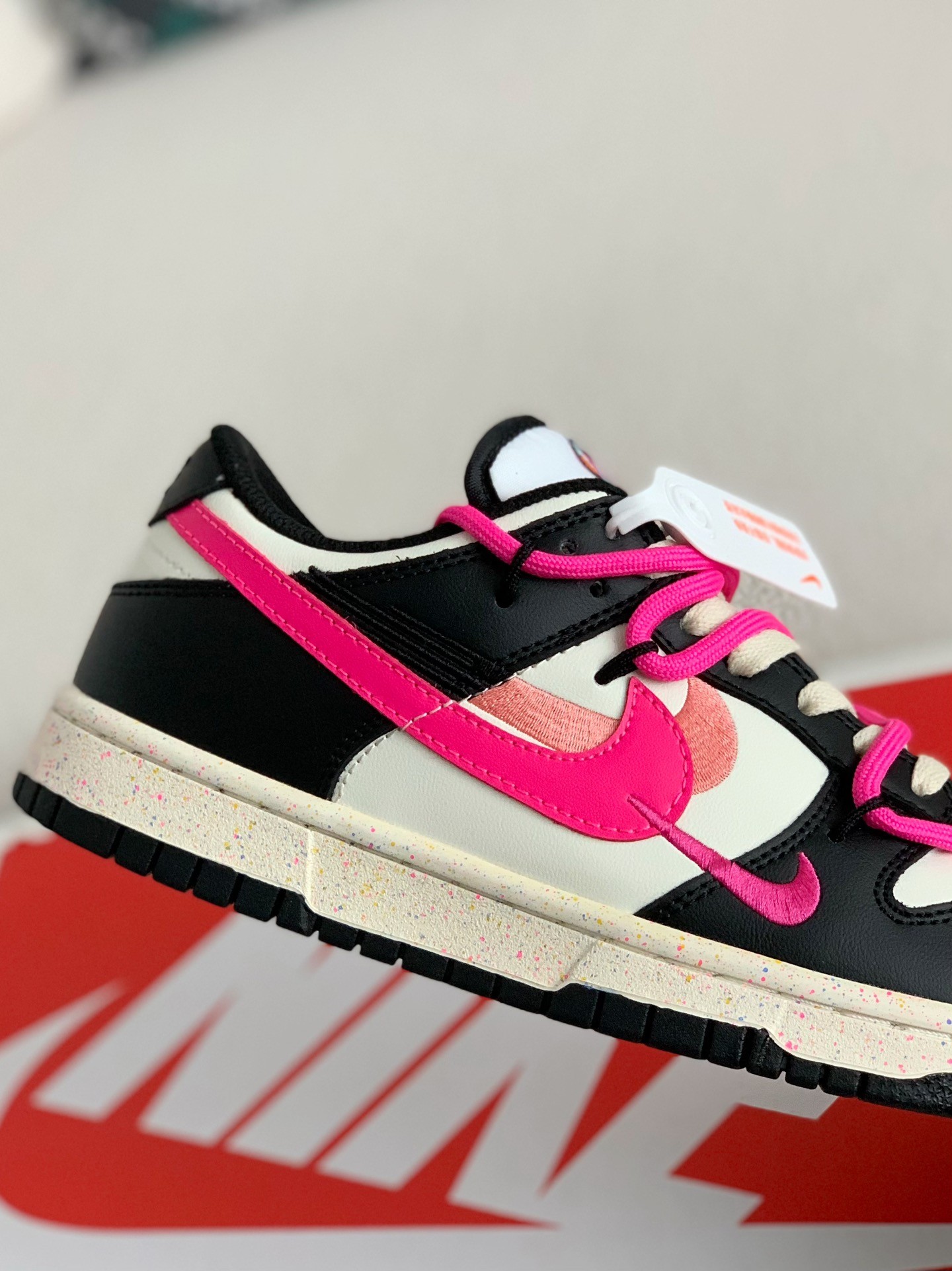 Nike NK SB Dunk Low Sneakers