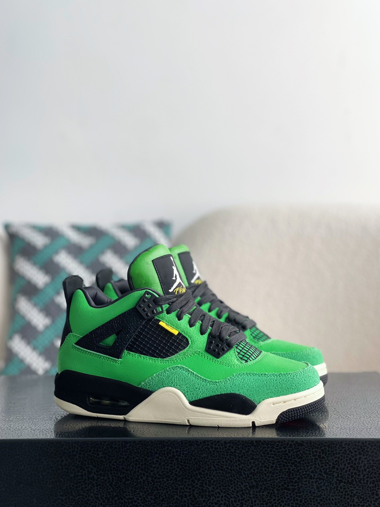 Jordan 4 Manila Sneakers