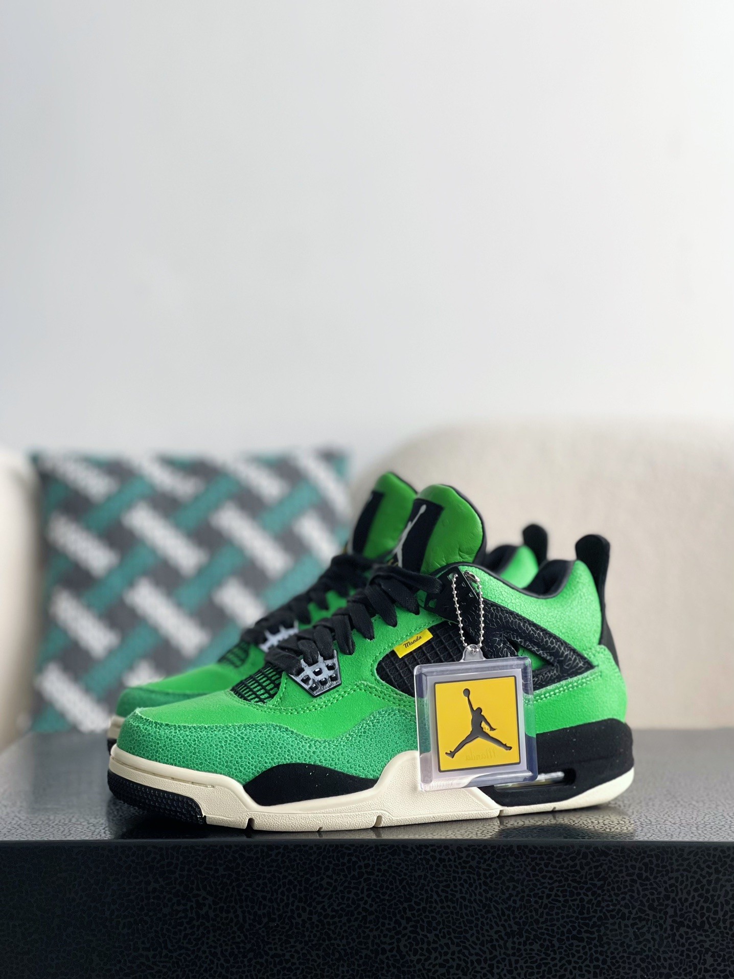 Jordan 4 Manila Sneakers