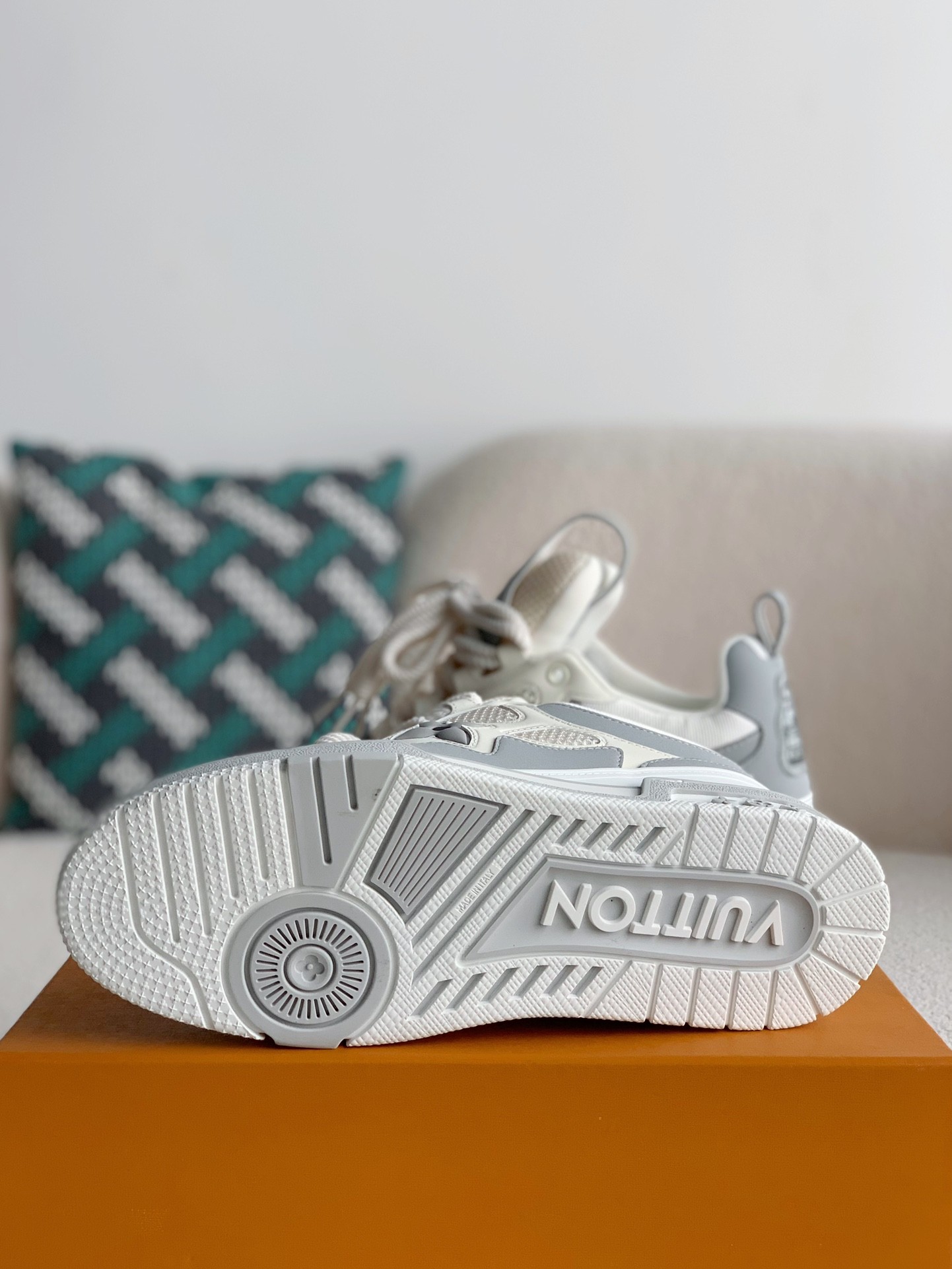 LOUIS VUITTON RUNNER TATIC sneakers