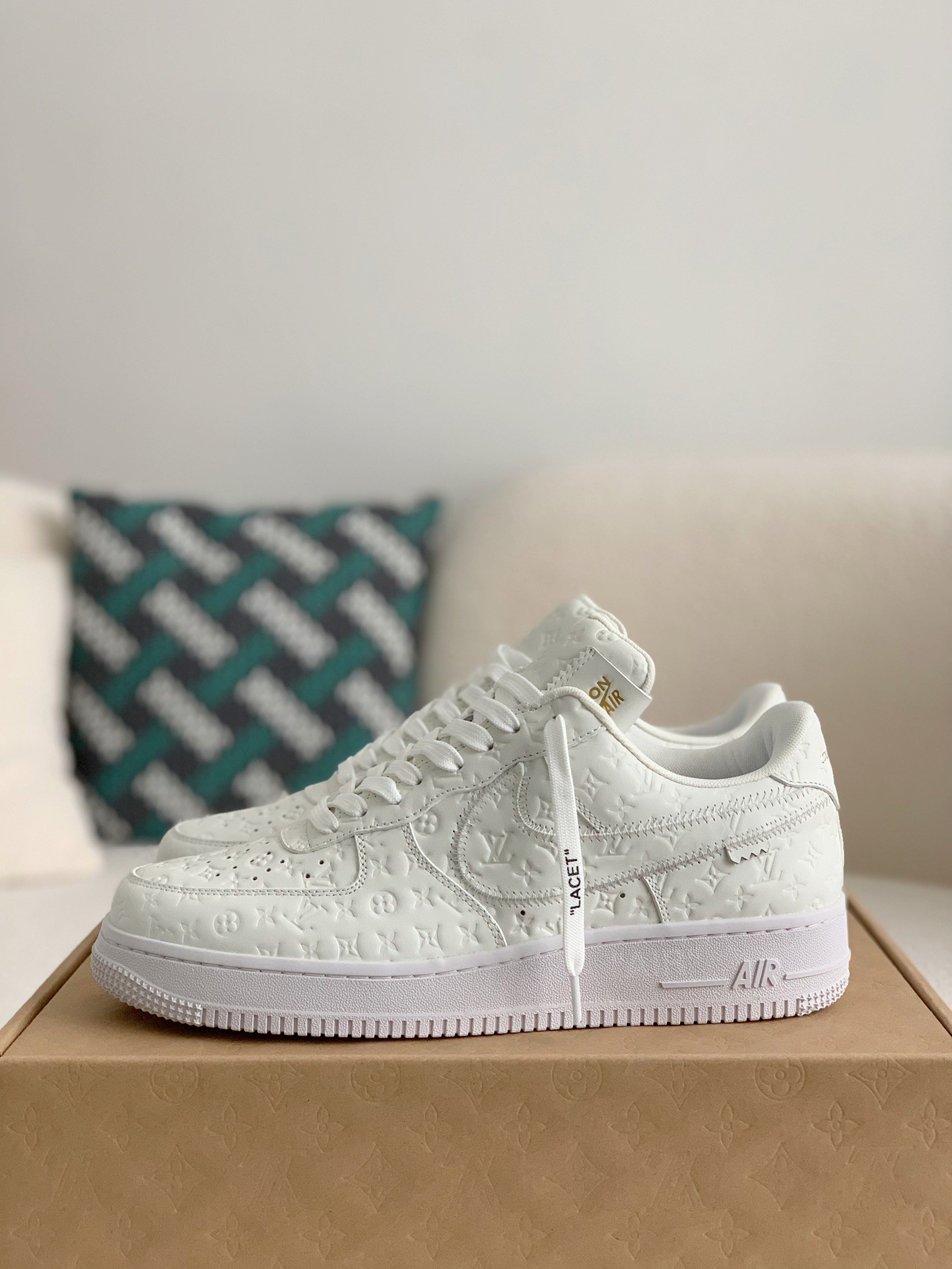 LOUIS VUITTON X NIKE AIR FORCE 1 Sneaker