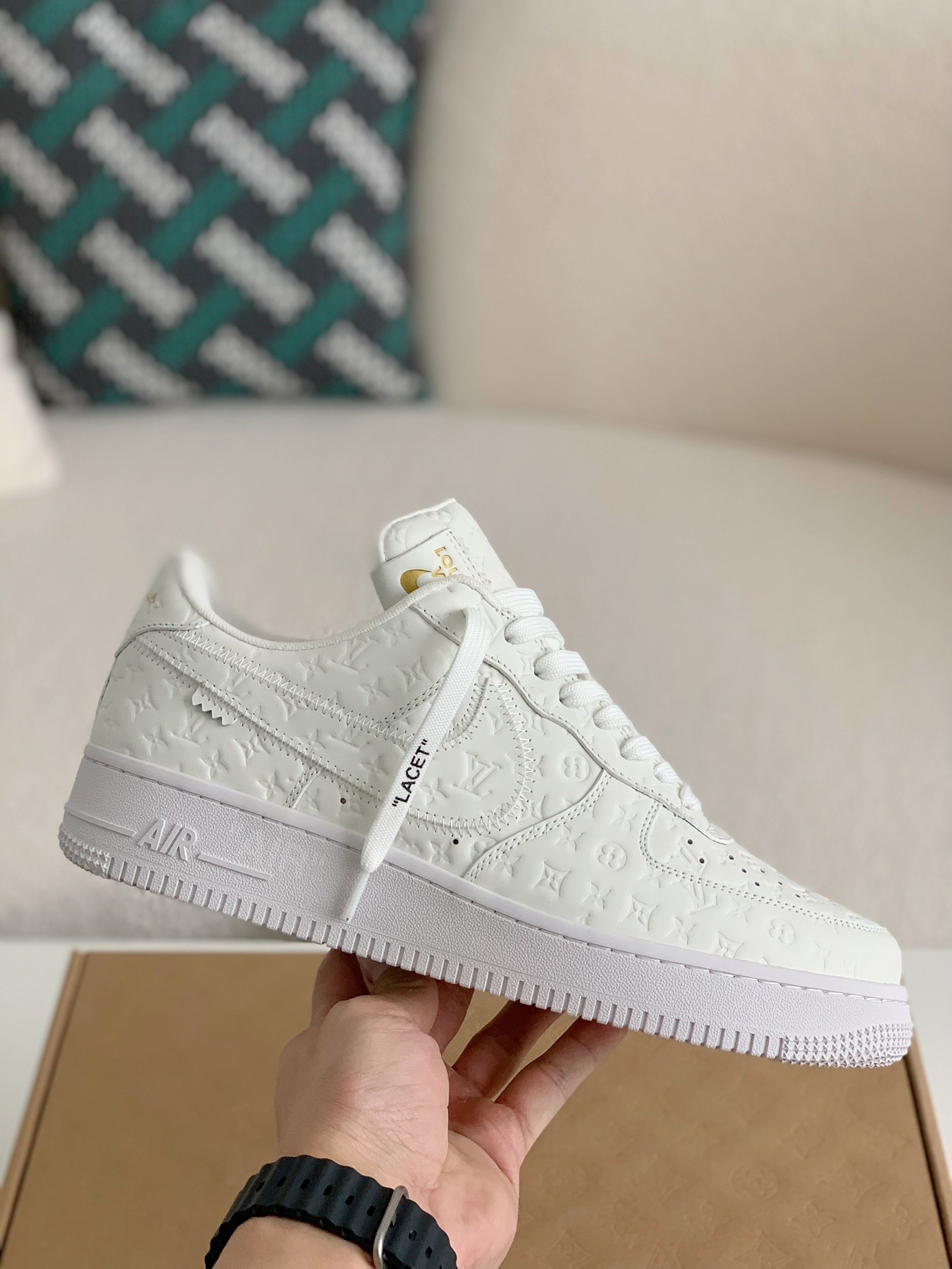 LOUIS VUITTON X NIKE AIR FORCE 1 Sneaker