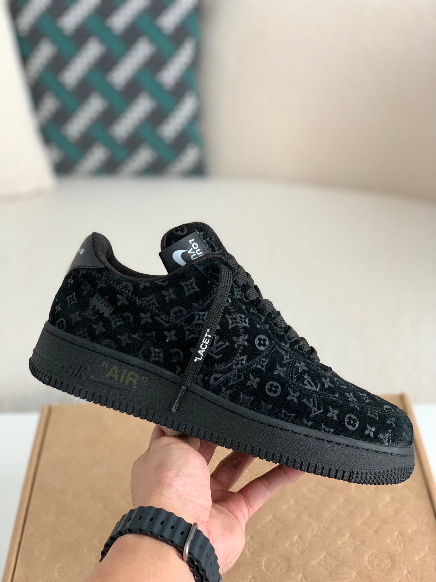 LOUIS VUITTON X NIKE AIR FORCE 1 Sneaker