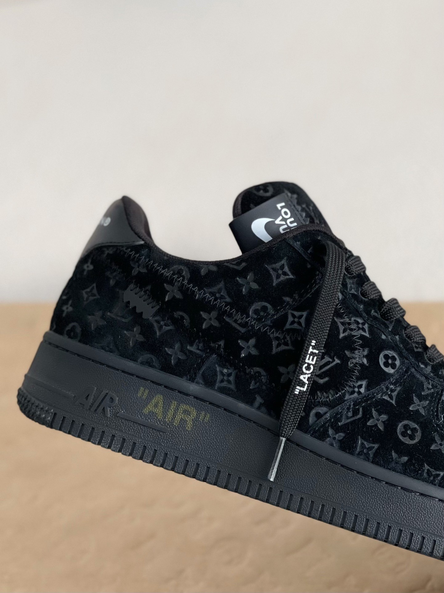 LOUIS VUITTON X NIKE AIR FORCE 1 Sneaker